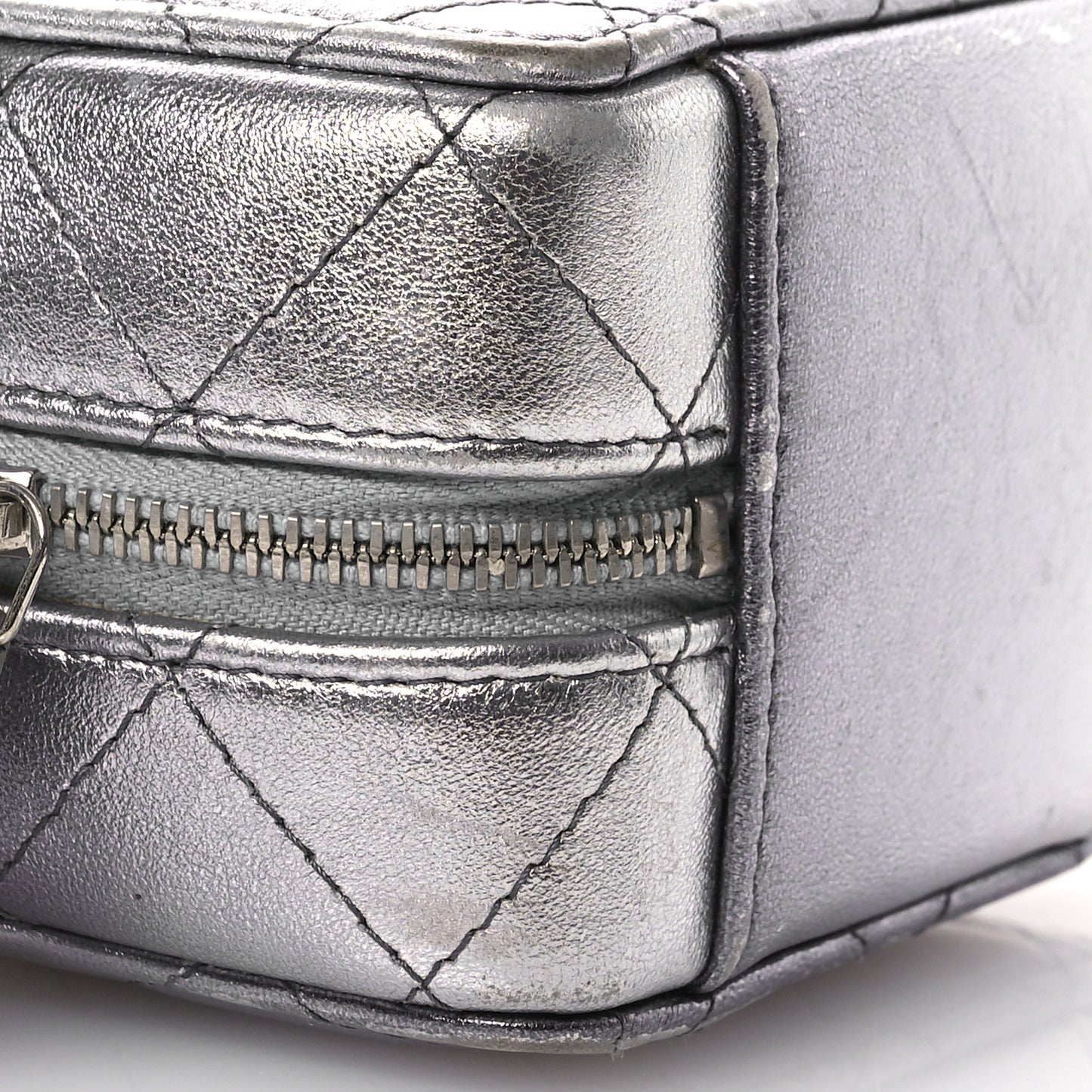 Gradient Metallic Lambskin Quilted Like A Wallet Clutch With Chain Silver Purple