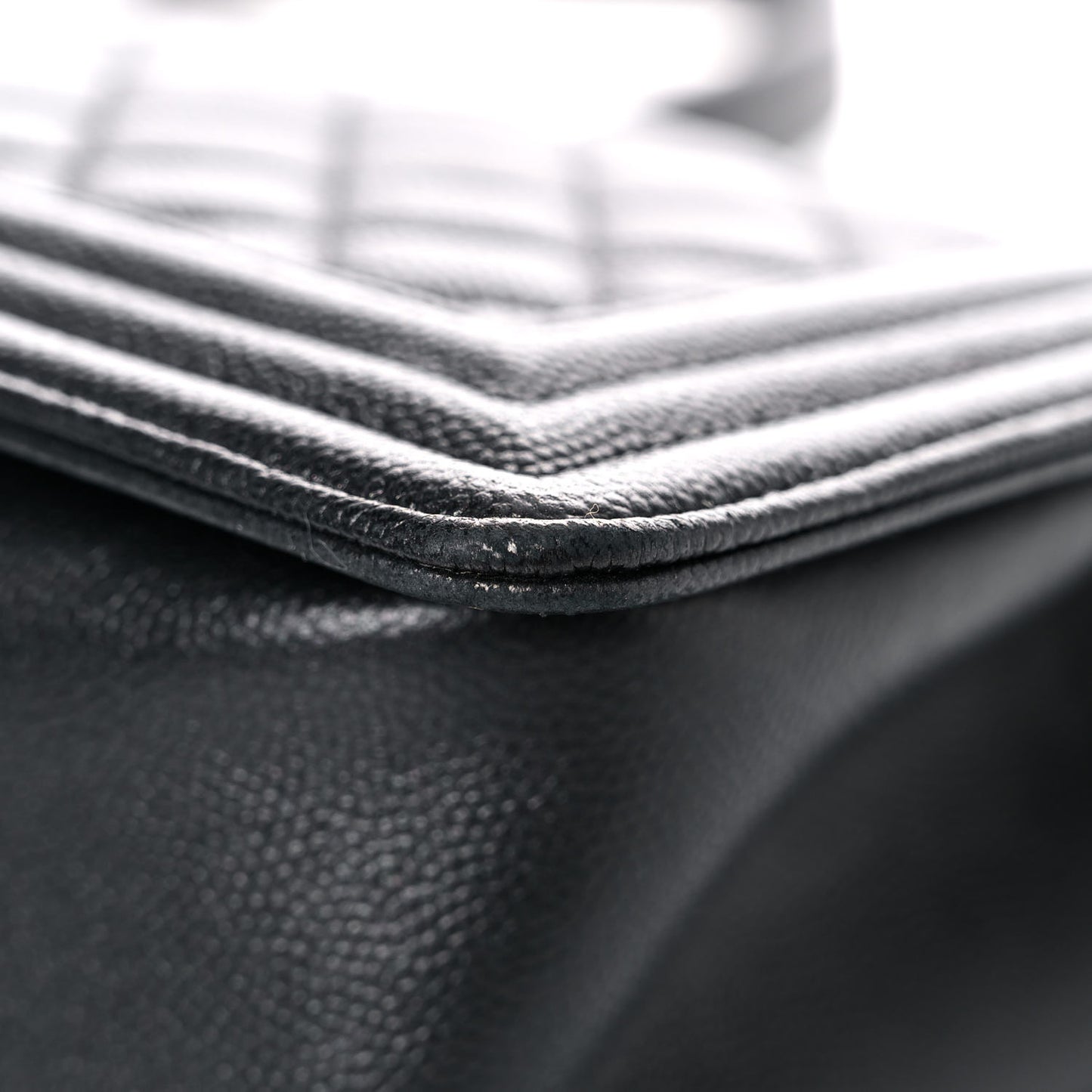 Caviar Quilted Medium Boy Flap So Black