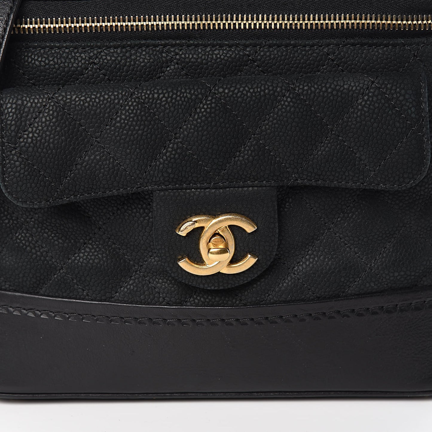 Iridescent Grained Calfskin Quilted Globe Trotter Vanity Case Black