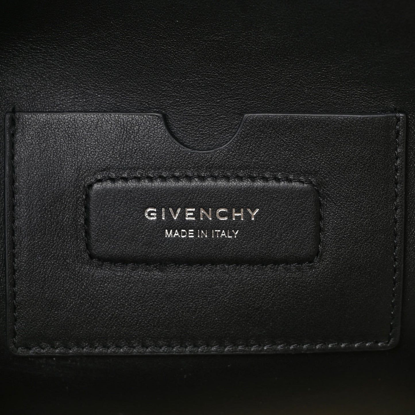 Smooth Calfskin Medium Soft Antigona Black