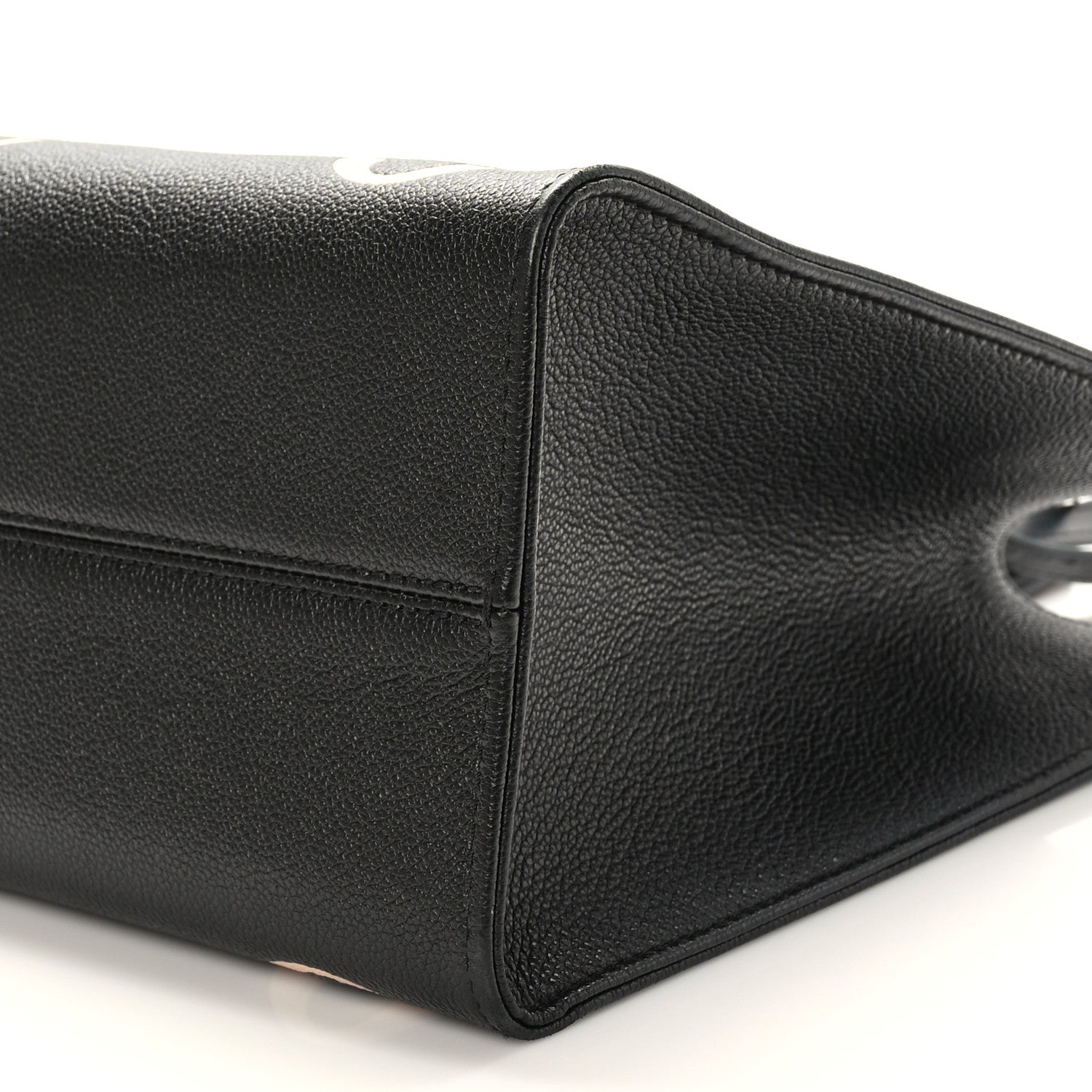 Louis Vuitton Empreinte Monogram Giant Onthego MM Black Beige 8 of 8