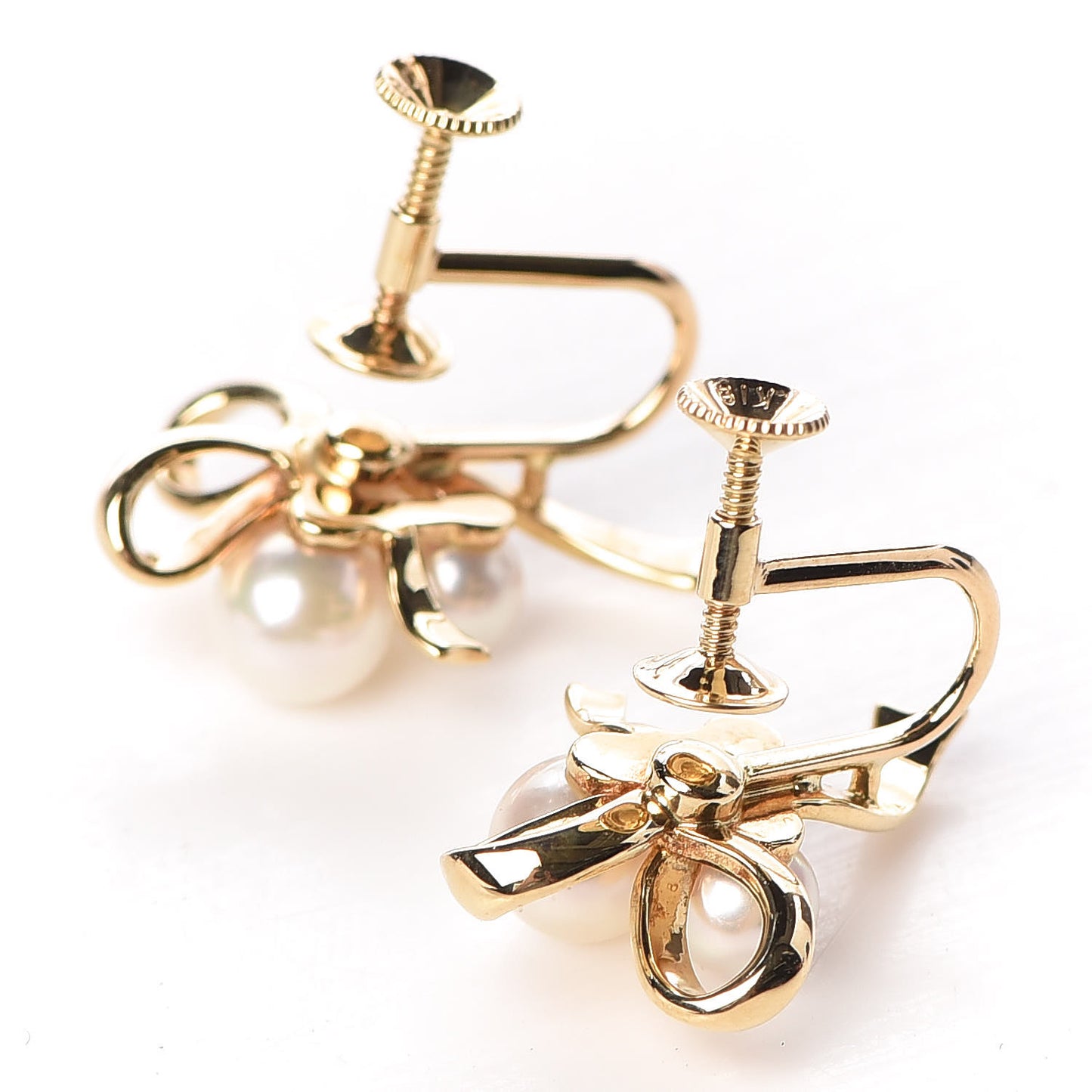 18K Yellow Gold Akoya Pearl 4.5-6mm Ribbon Screw Back Earrings