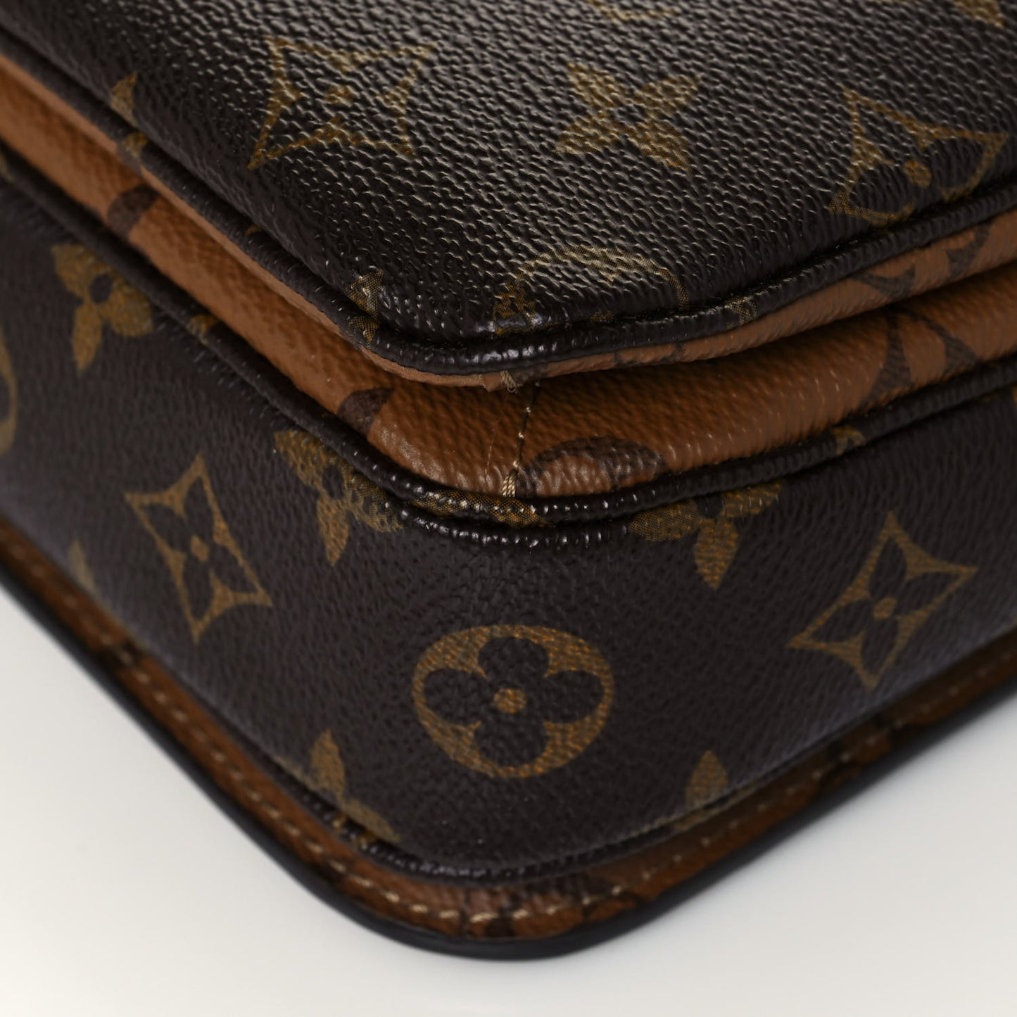 Reverse Monogram Pochette Metis