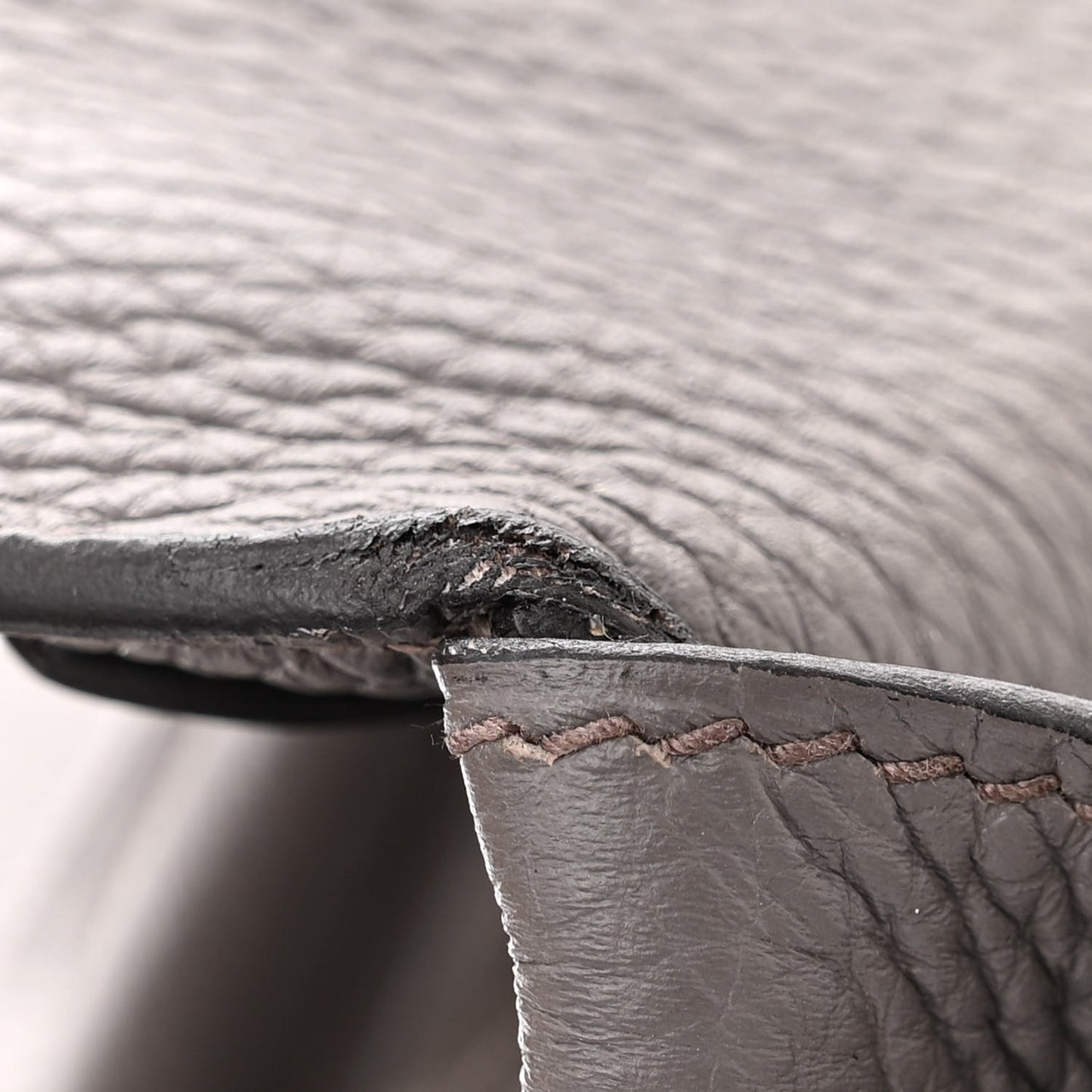 Togo Kelly Retourne 28 Etain