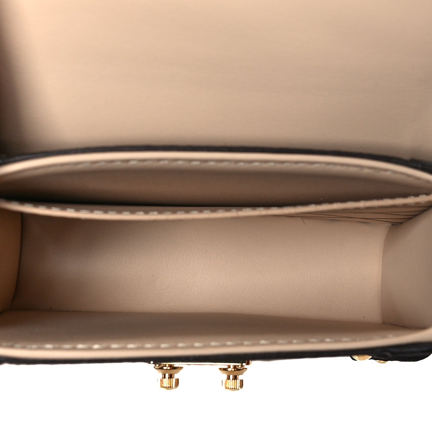 Reverse Monogram Essential Trunk NM