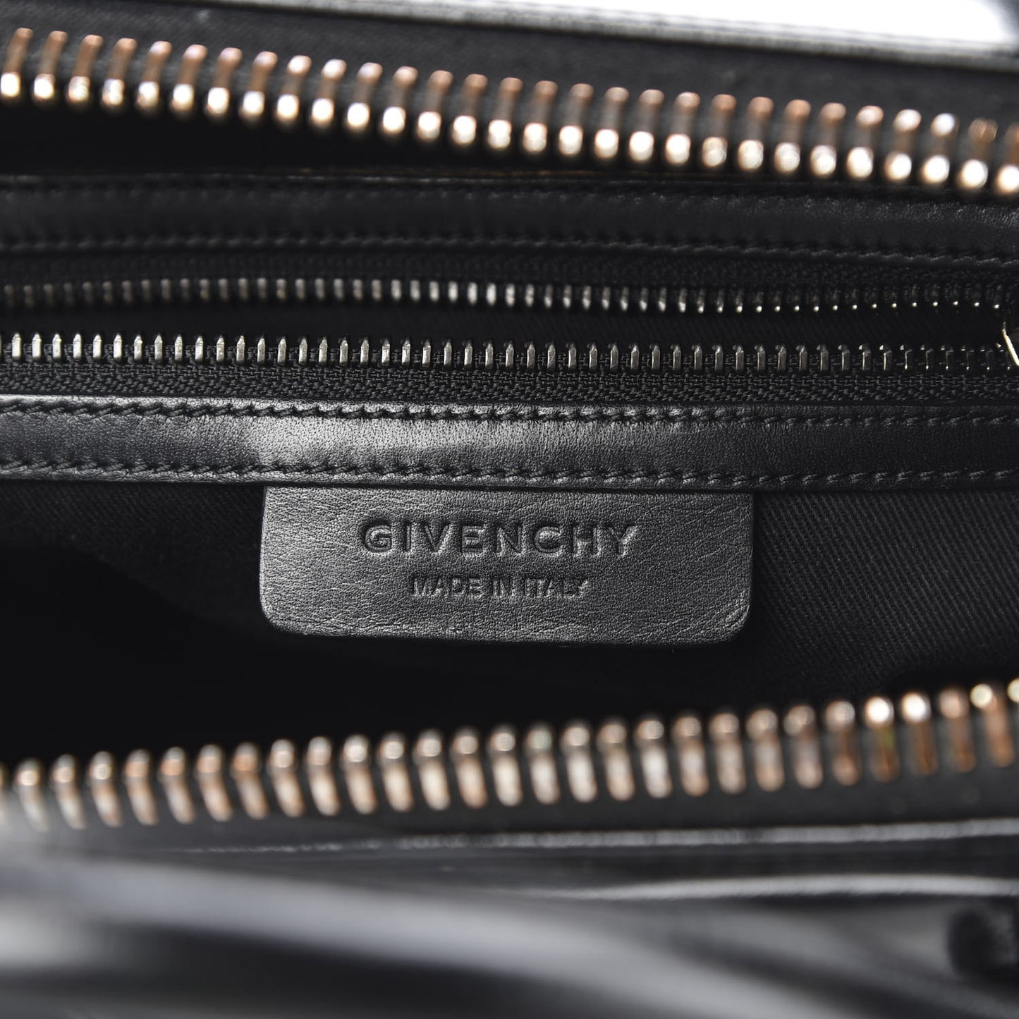 Shiny Lord Calfskin Small Antigona Black