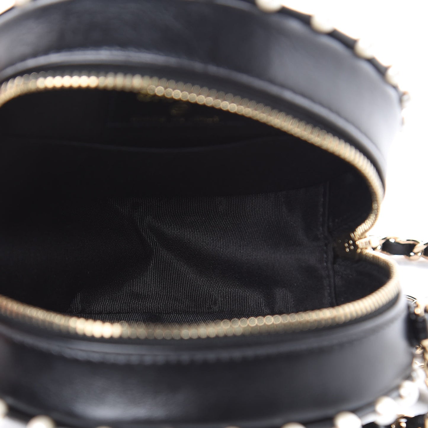 Calfskin Quilted Pearl Round Clutch With Chain Black