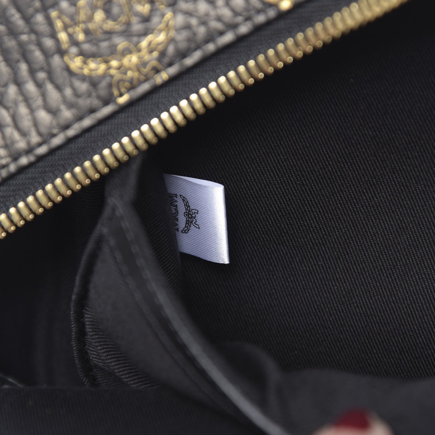 Gradation Visetos Medium Backpack Black Gold