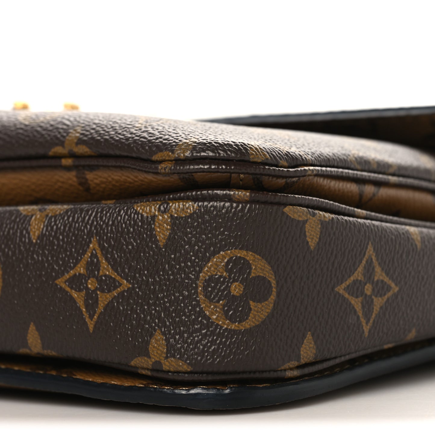 Reverse Monogram Pochette Metis