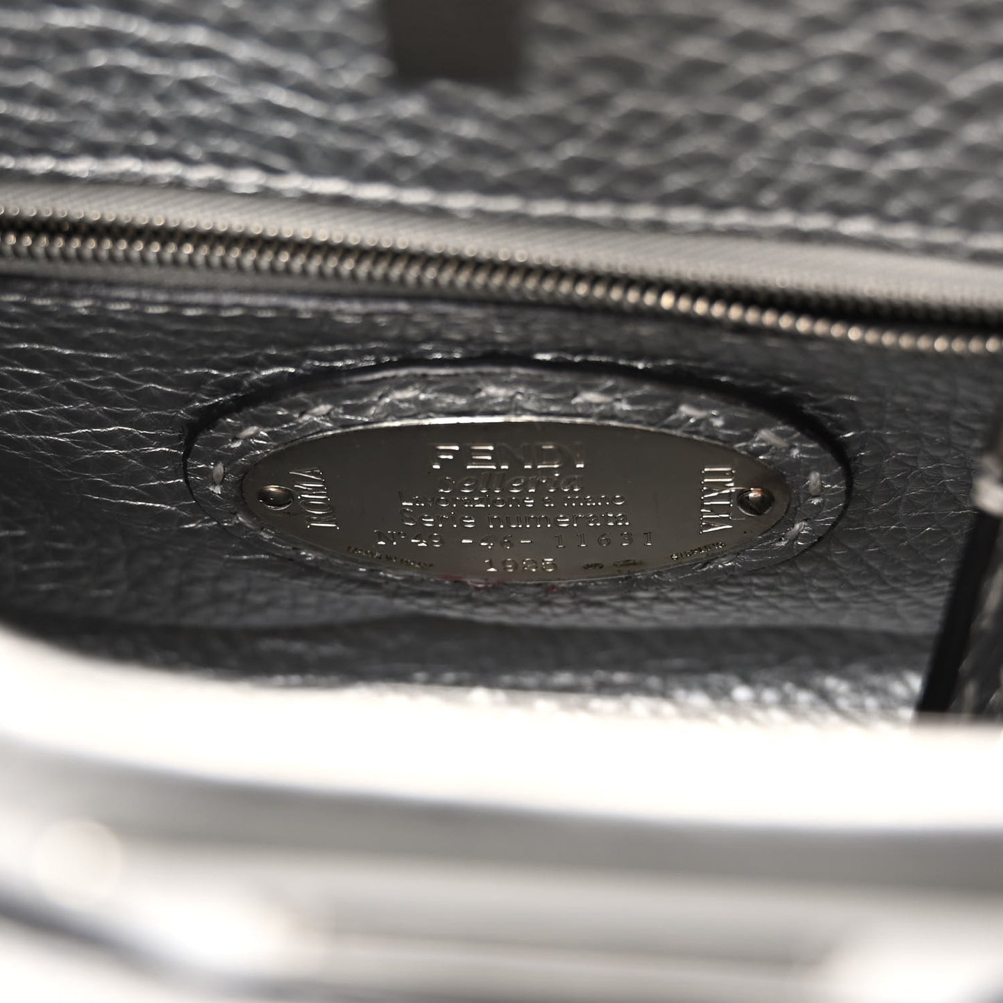 Cuoio Romano Lux Selleria Mini Peekaboo Iconic Satchel Argento