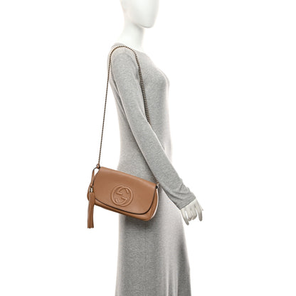 Gucci Pebbled Calfskin Medium Soho Flap Crossbody Camelia 2 of 11
