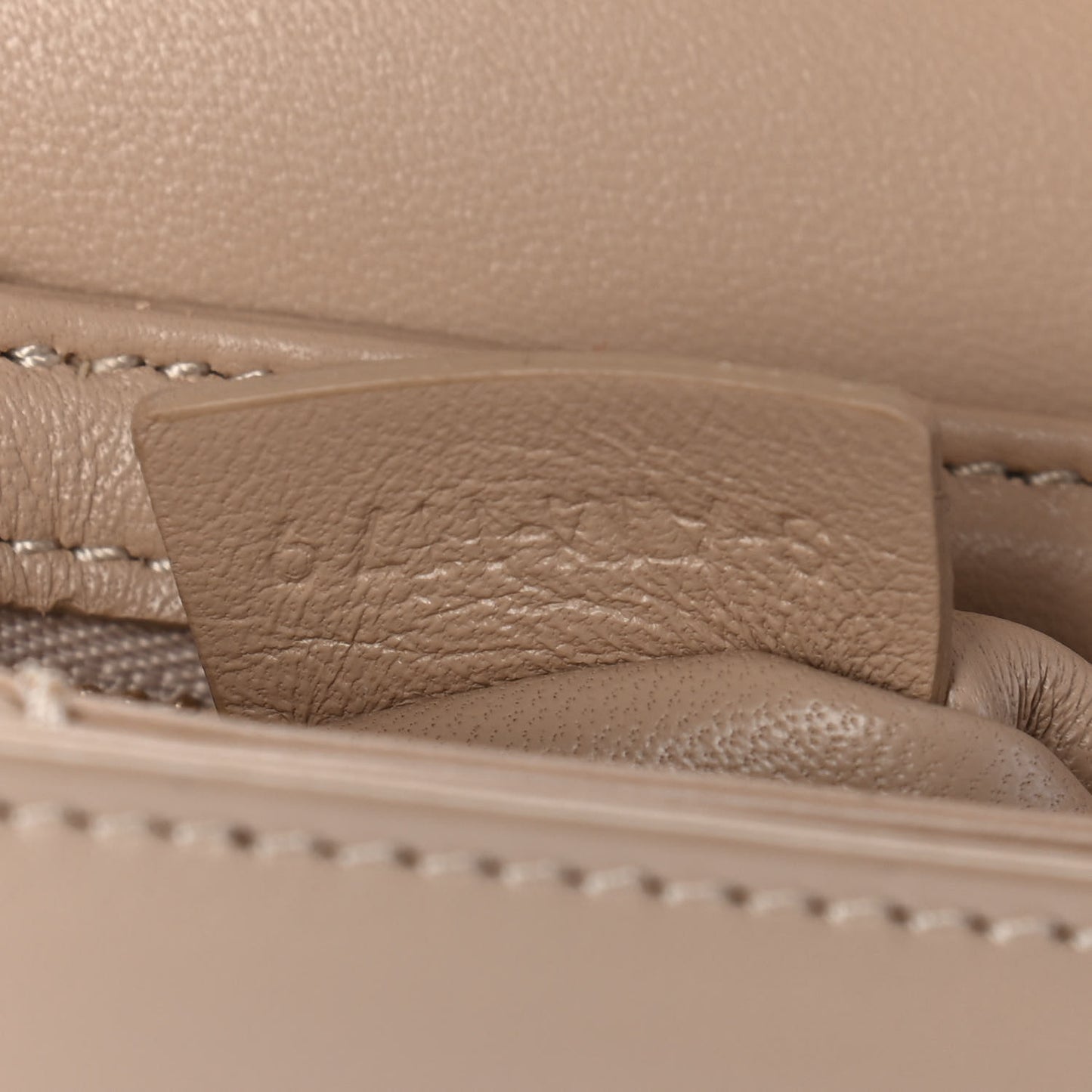 Shiny Calfskin Teen Triomphe Nude