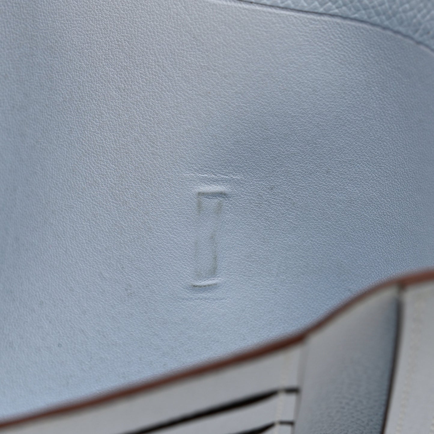 Epsom Verso Tri-Fold Bearn Compact Wallet Sesame Bleu Brume