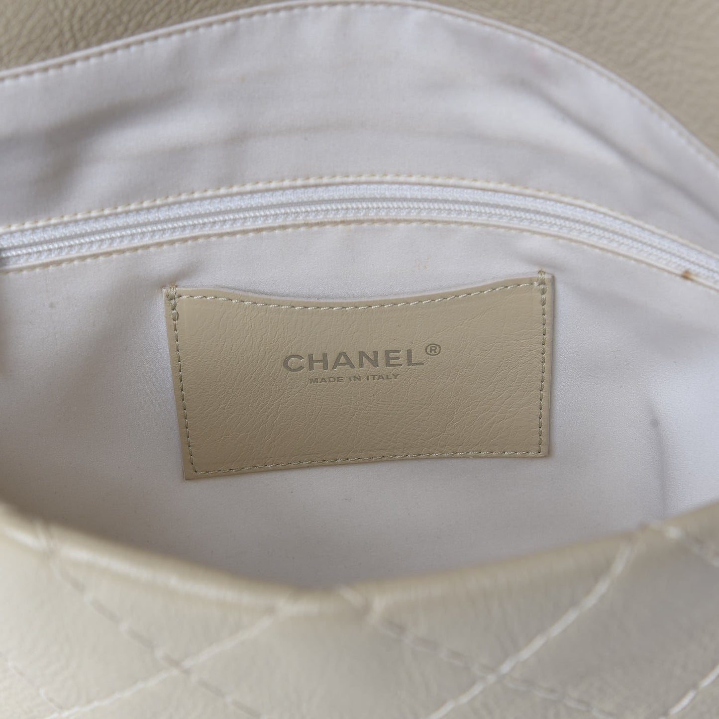 Glazed Calfskin XL On The Road Flap Ivory