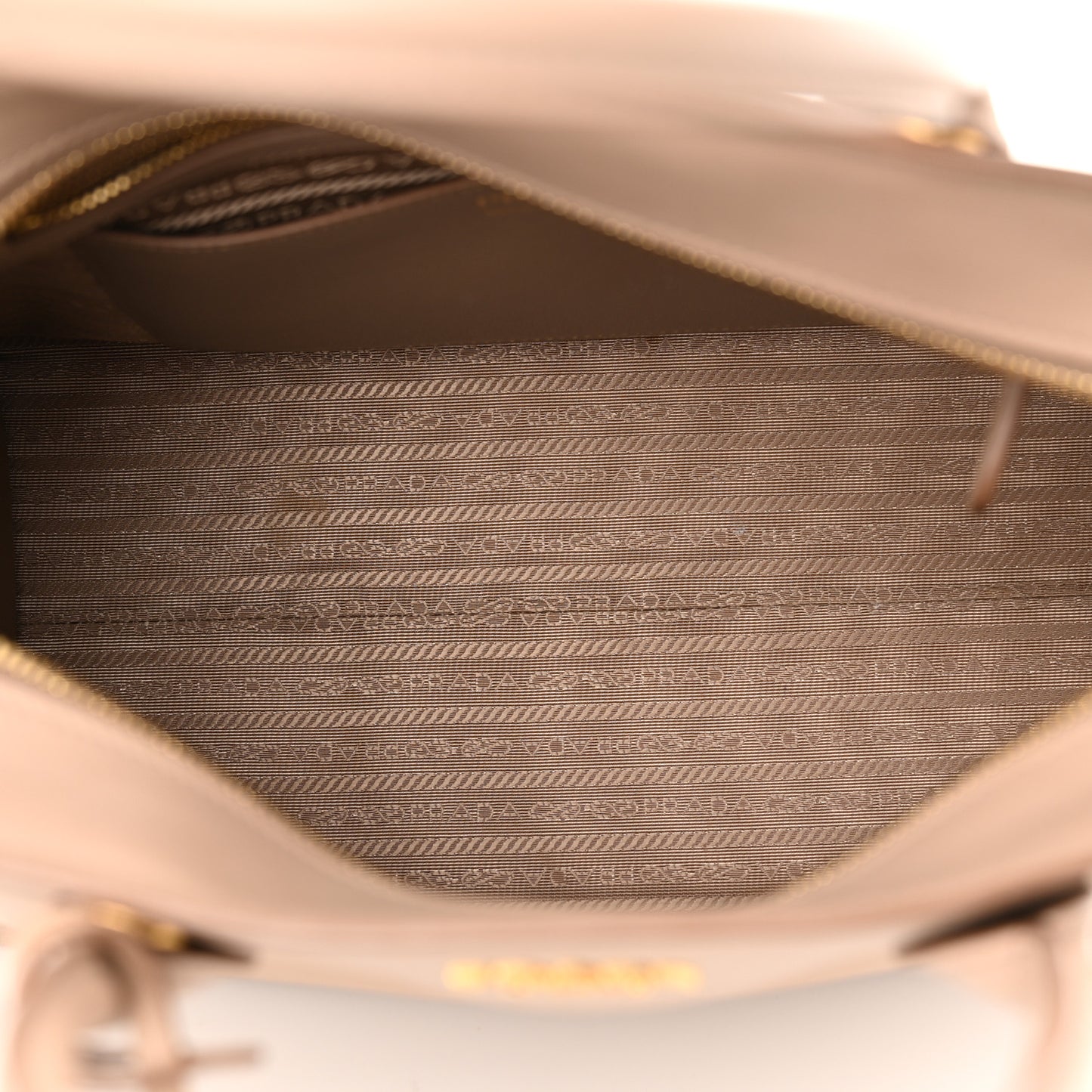 Saffiano City Calfskin Medium Esplanade Cammeo