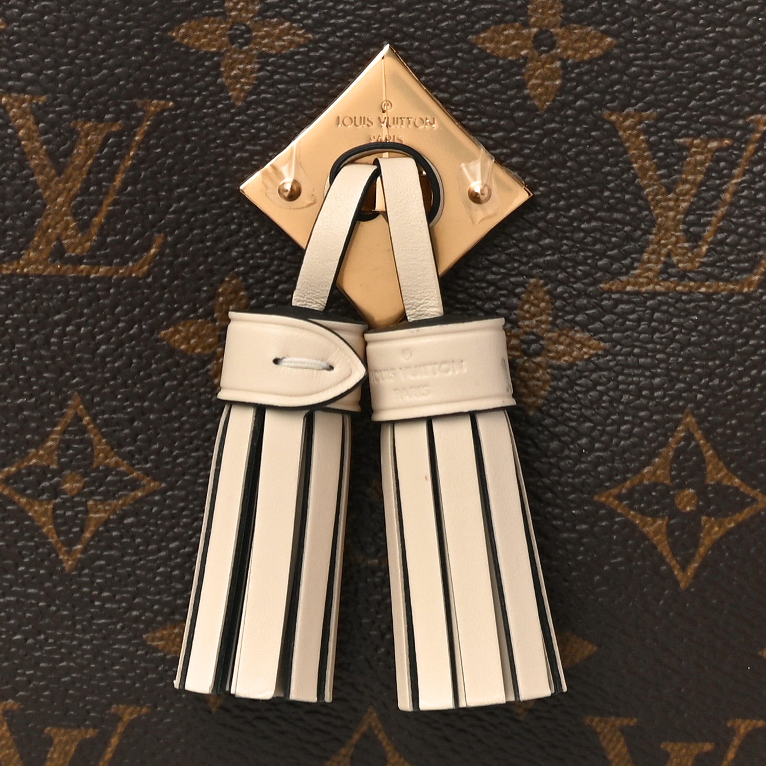 Louis Vuitton Monogram Saintonge Creme 9 of 11