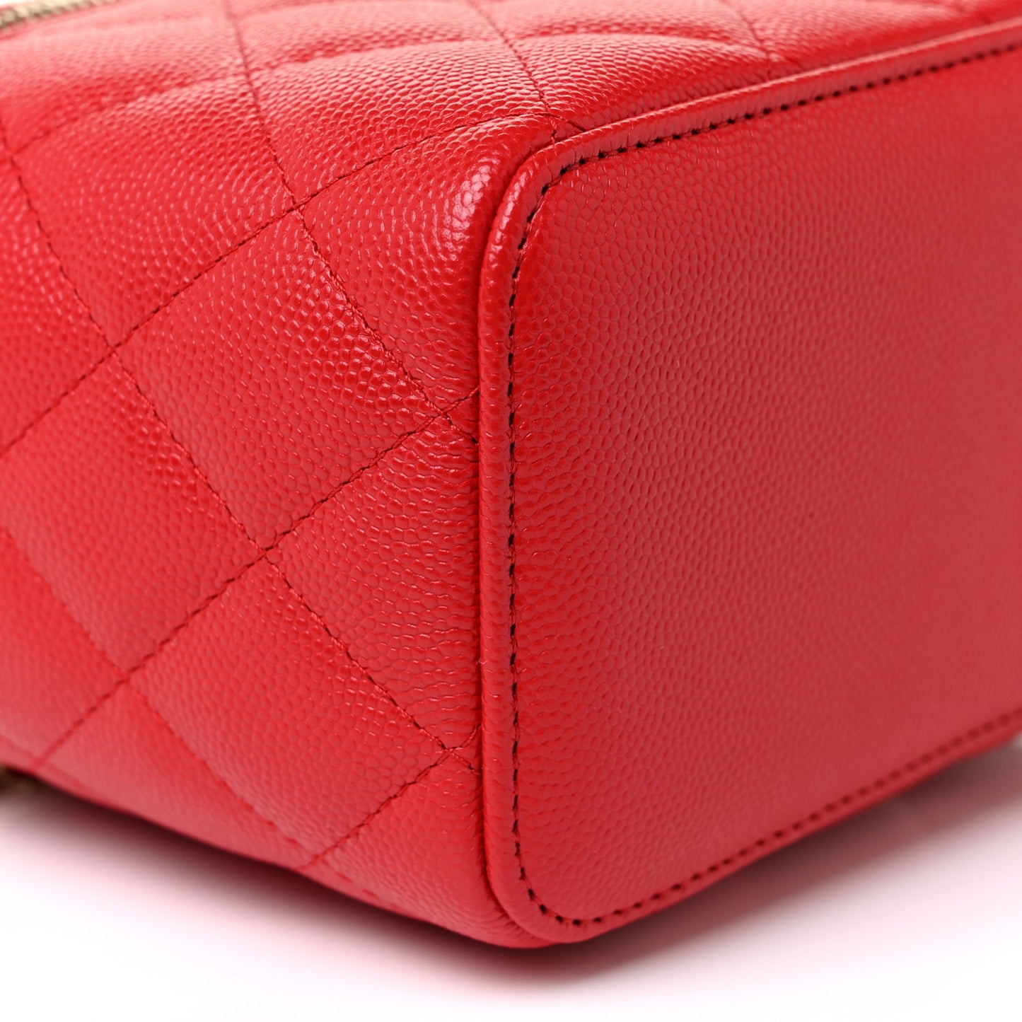 Caviar Quilted Small Vanity Case With Chain Red