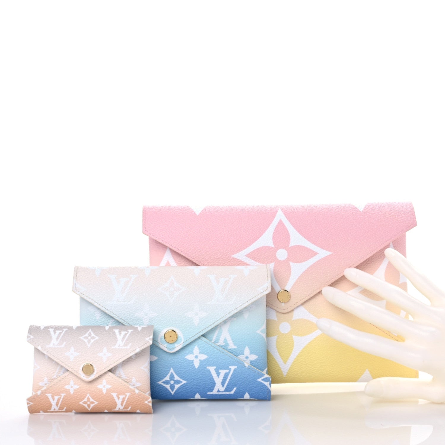 Louis Vuitton Monogram Giant By The Pool Kirigami Pochette Set 2 of 13