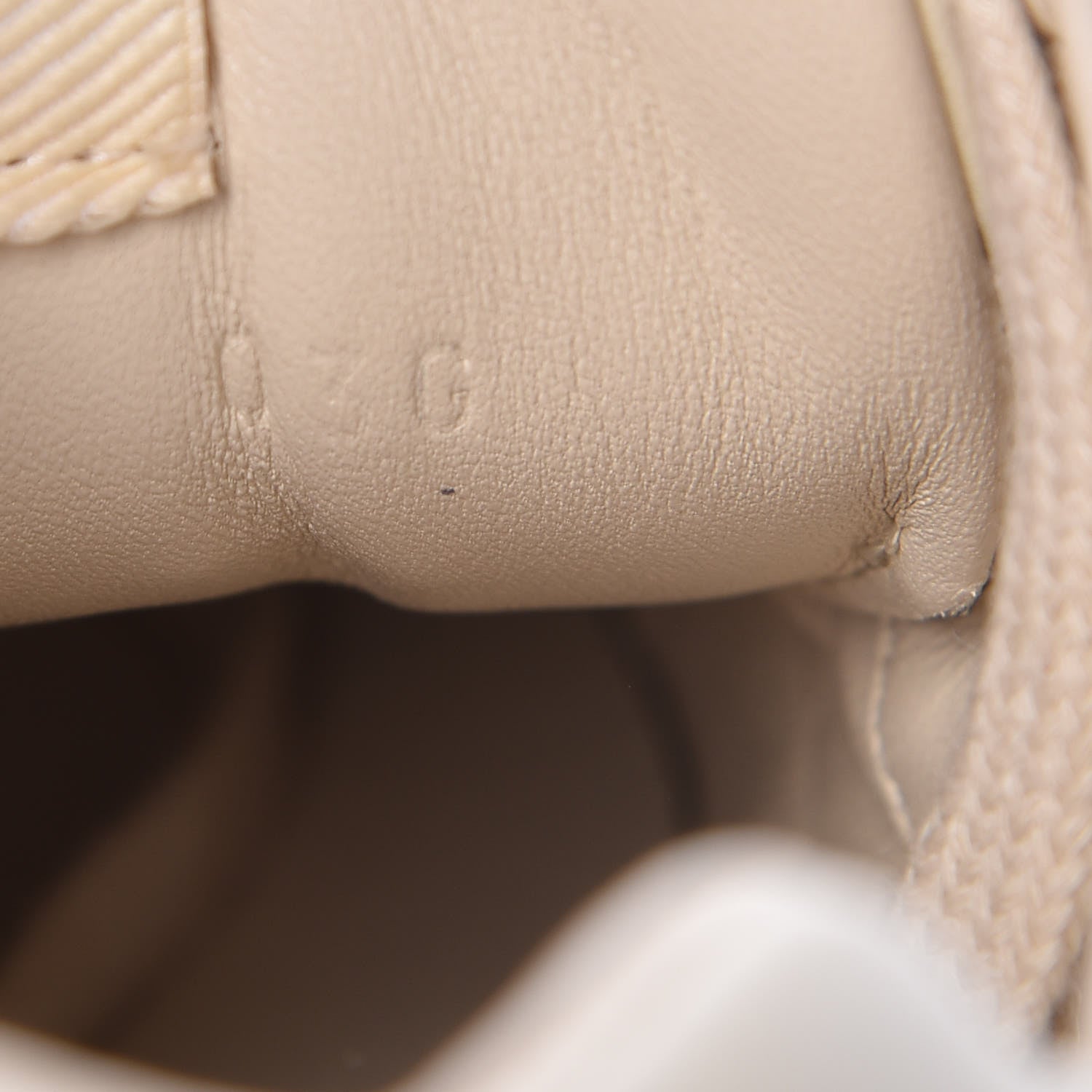 Gucci Calfskin Interlocking G Logo Mens Rhyton Sneakers 6 Ivory 9 of 10