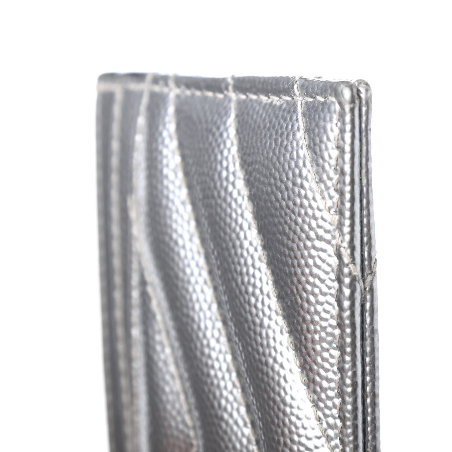 Metallic Grain De Poudre Matelasse Chevron Monogram Credit Card Case Argento