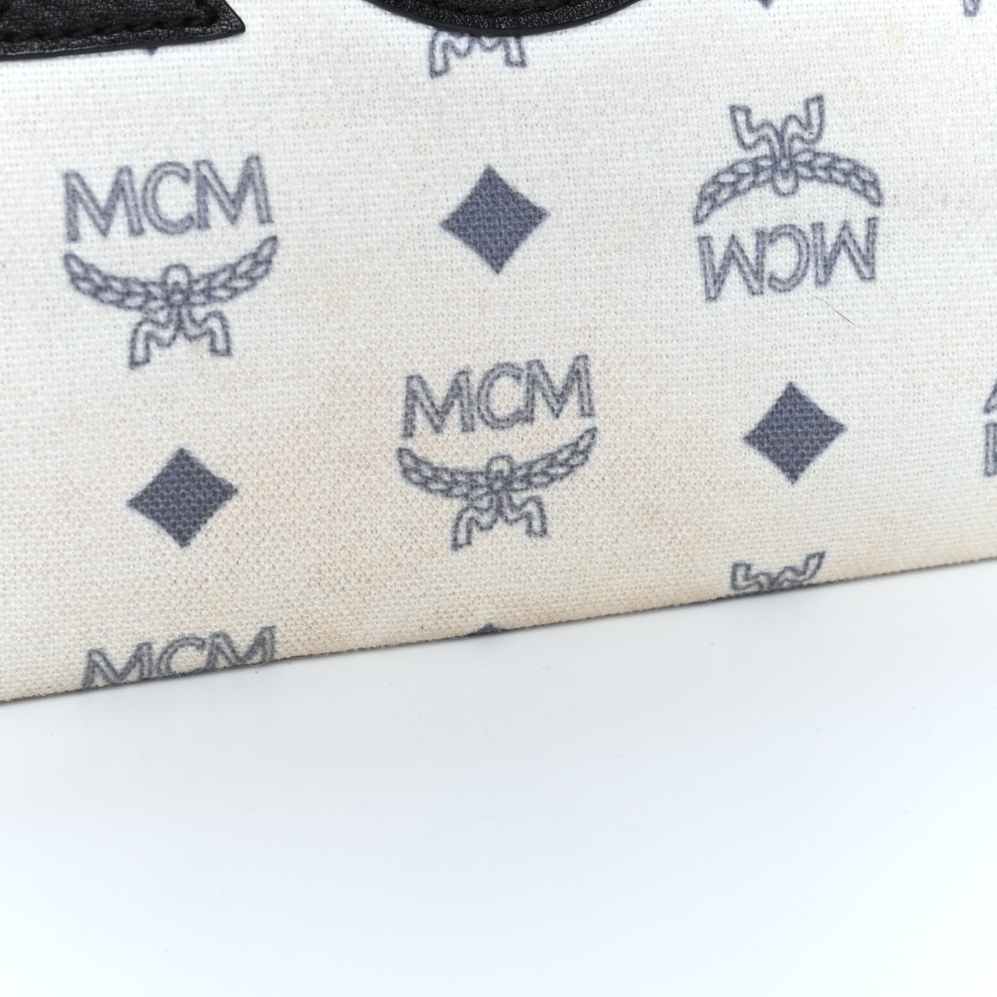 X Ekocycle Visetos Wristlet Pouch White Black