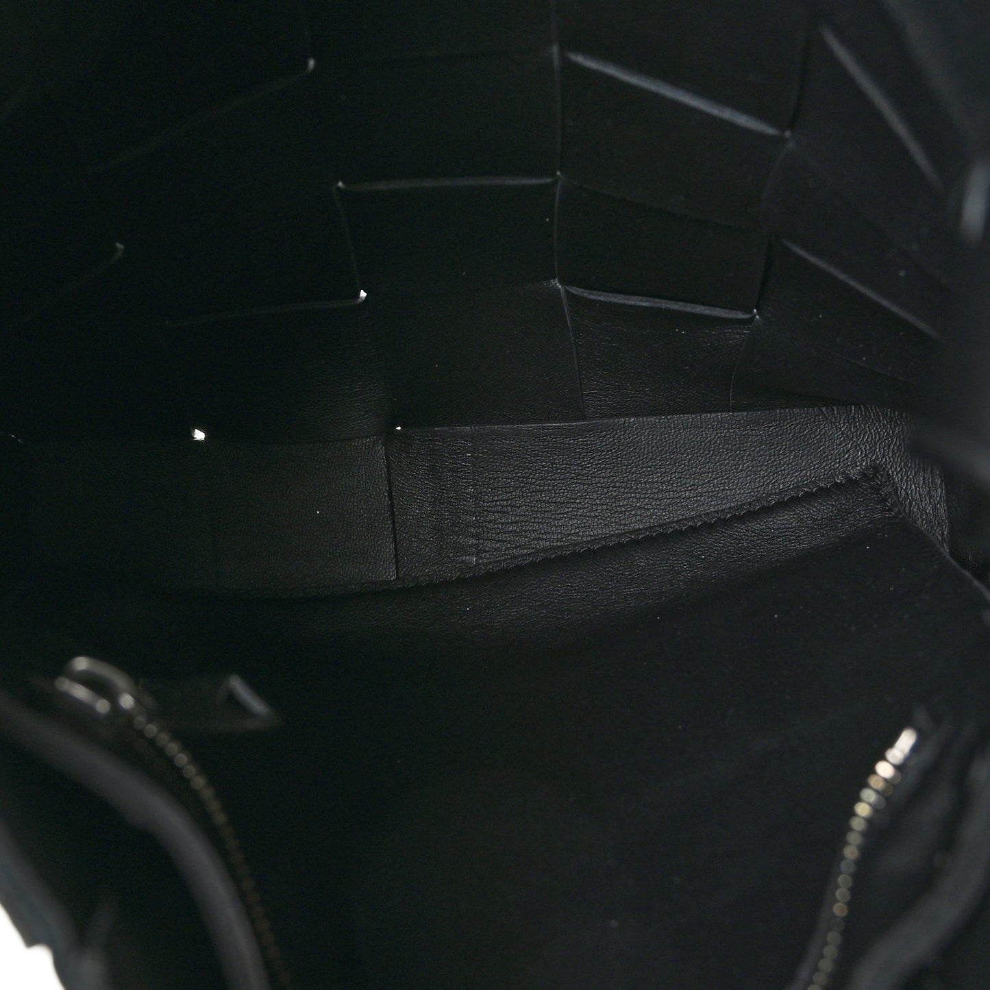 Lambskin Maxi Intrecciato Cassette Messenger Black