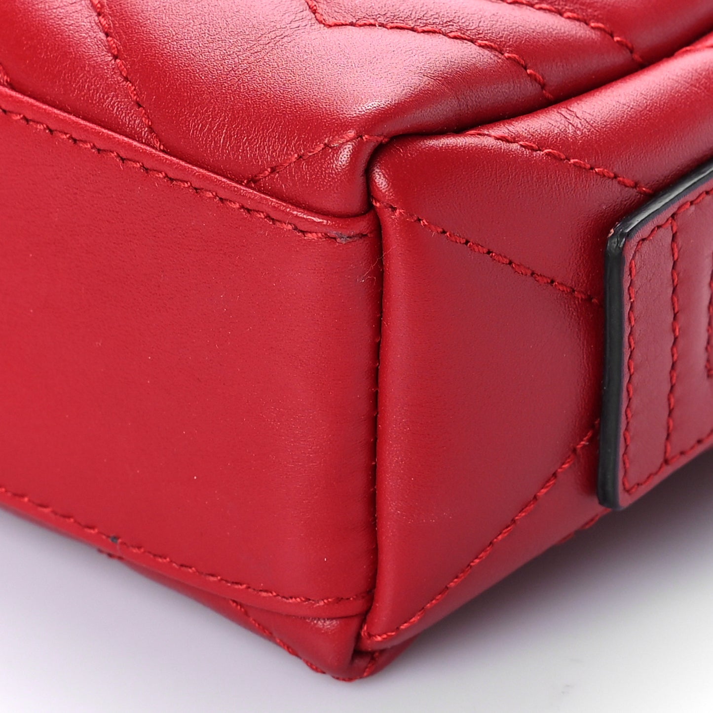 Calfskin Matelasse GG Marmont Cosmetic Case Hibiscus Red