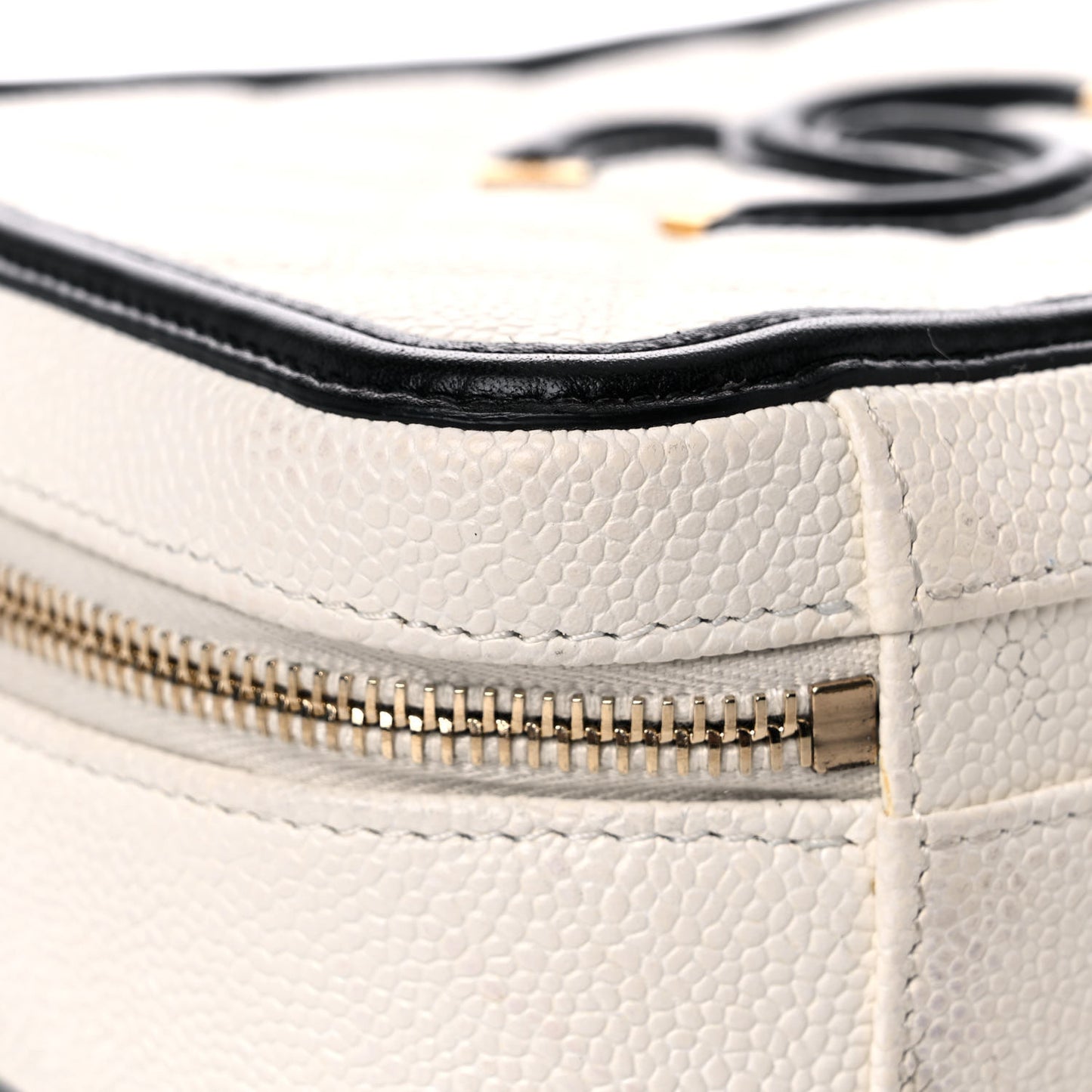 Caviar Quilted Medium CC Filigree Vanity Case White Black