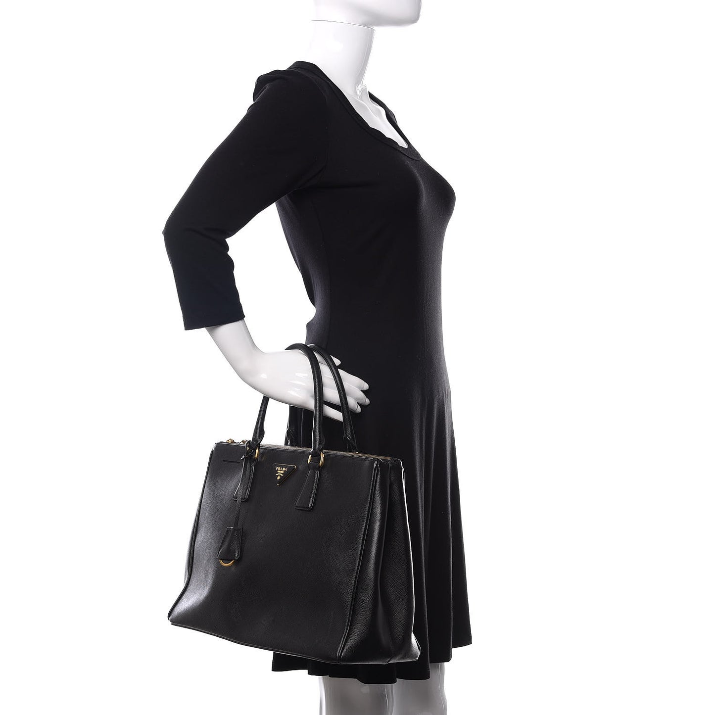 Saffiano Medium Galleria Double Zip Tote Black