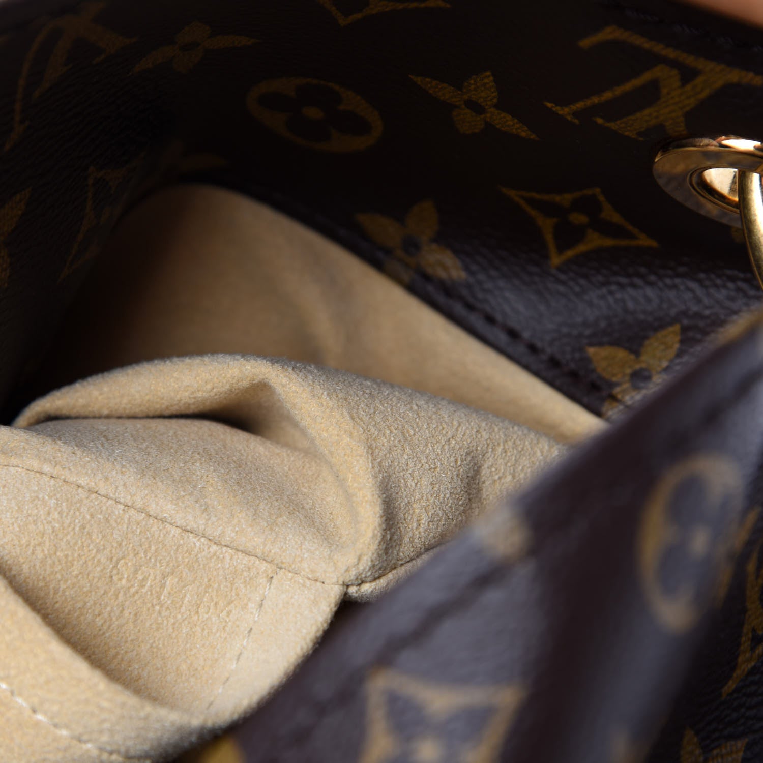 Louis Vuitton Monogram Artsy MM 15 of 16