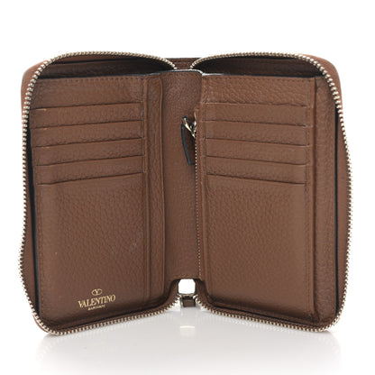 Valentino Garavani Pebbled Calfskin Rockstud Compact Zip Around Wallet Bright Cognac 5 of 9
