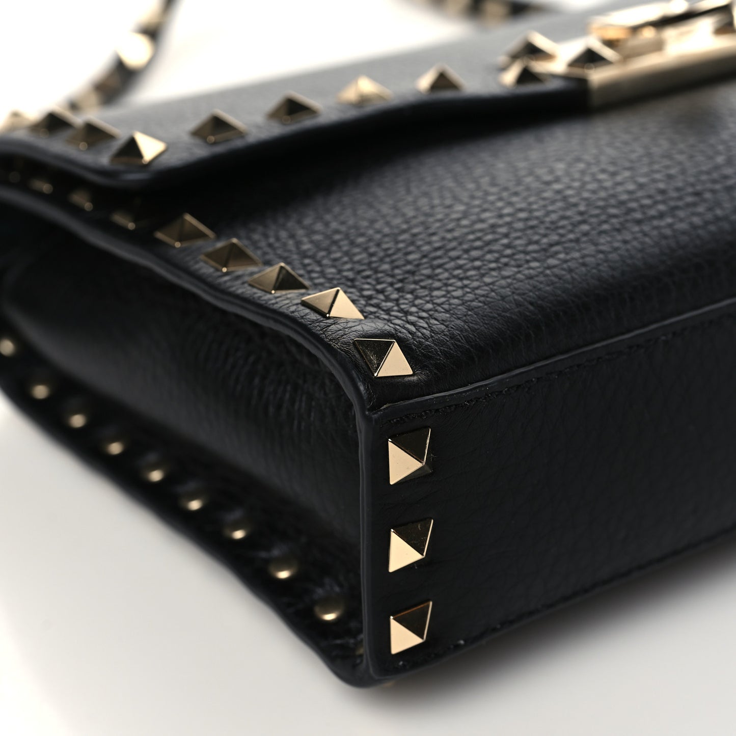 Pebbled Calfskin Medium Rockstud Flip Lock Crossbody Bag Black