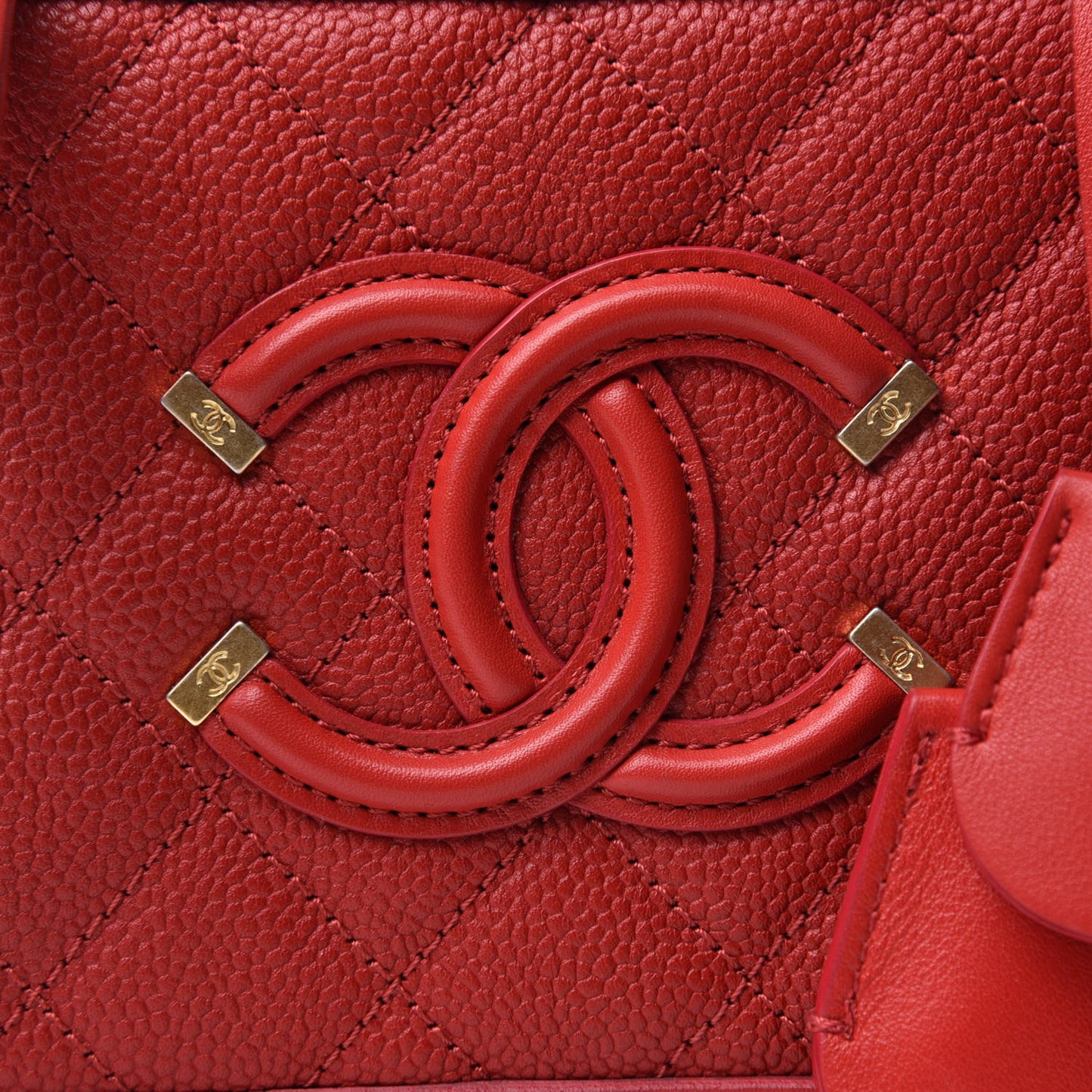 Caviar Quilted Small CC Filigree Vanity Case Red