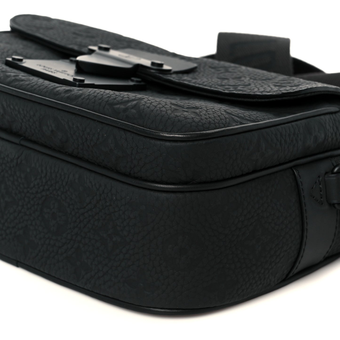 Taurillon Monogram S Lock Messenger Black