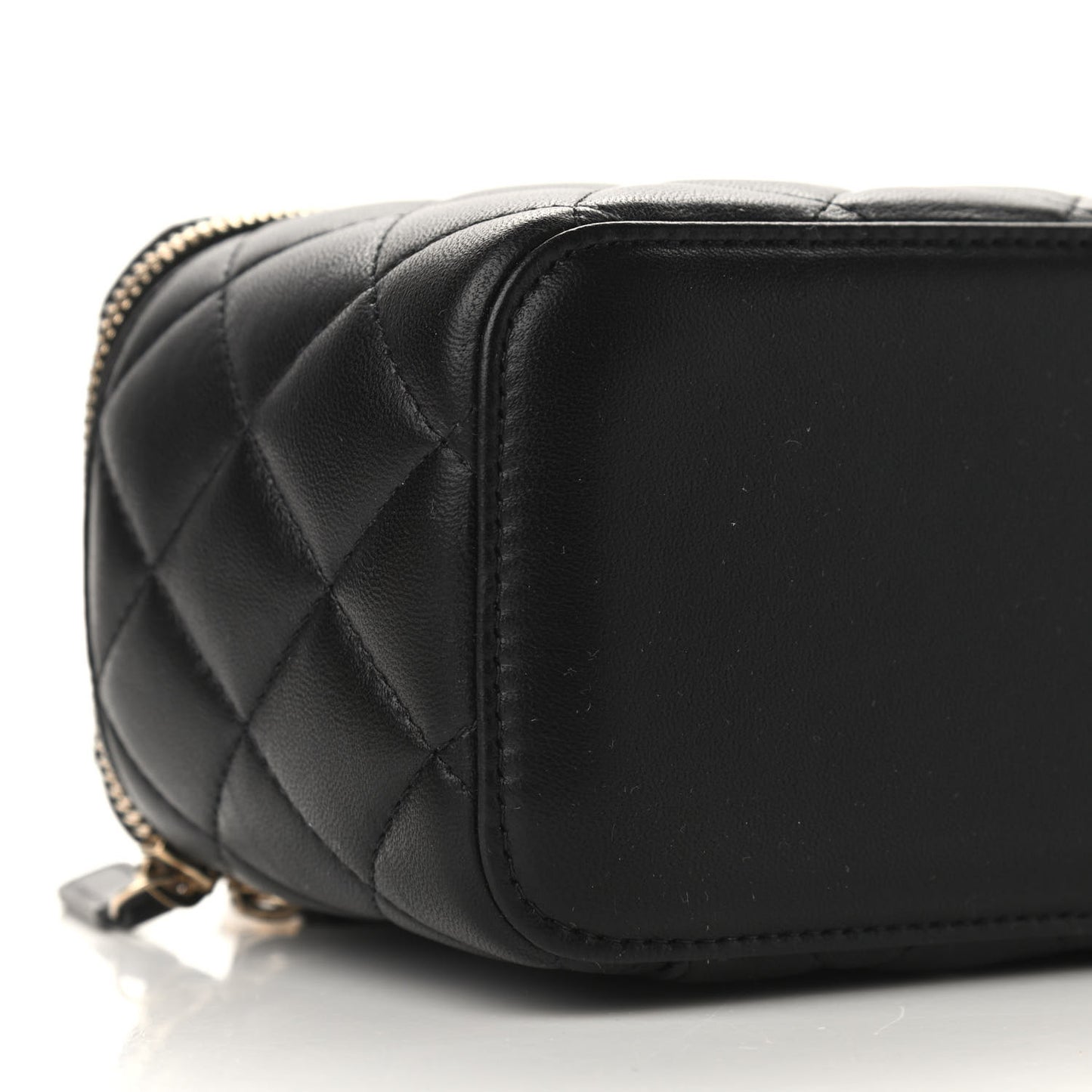 Lambskin Quilted Pearl Crush Small Vanity Case With Chain Black