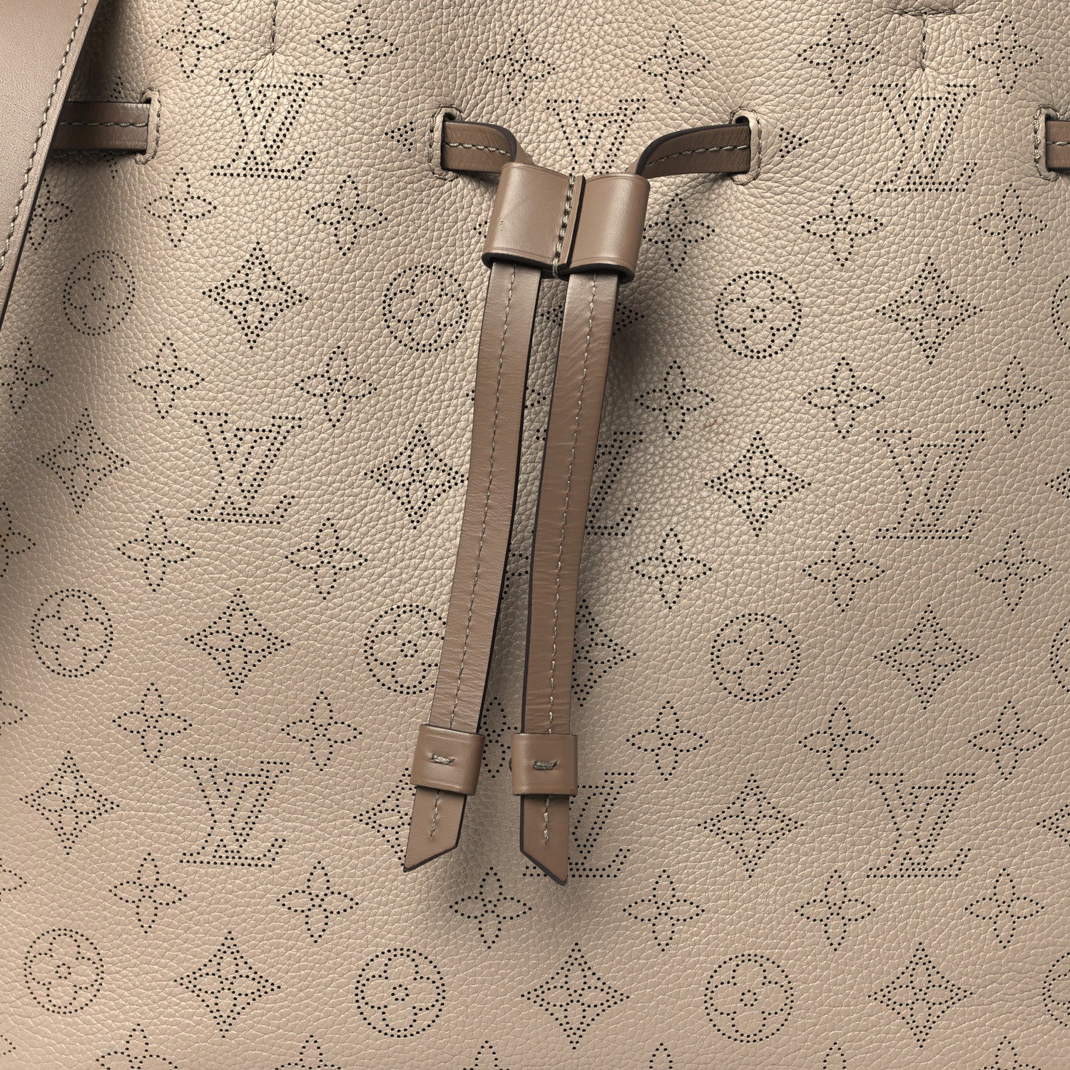 Louis Vuitton Mahina Girolata Galet 8 of 12