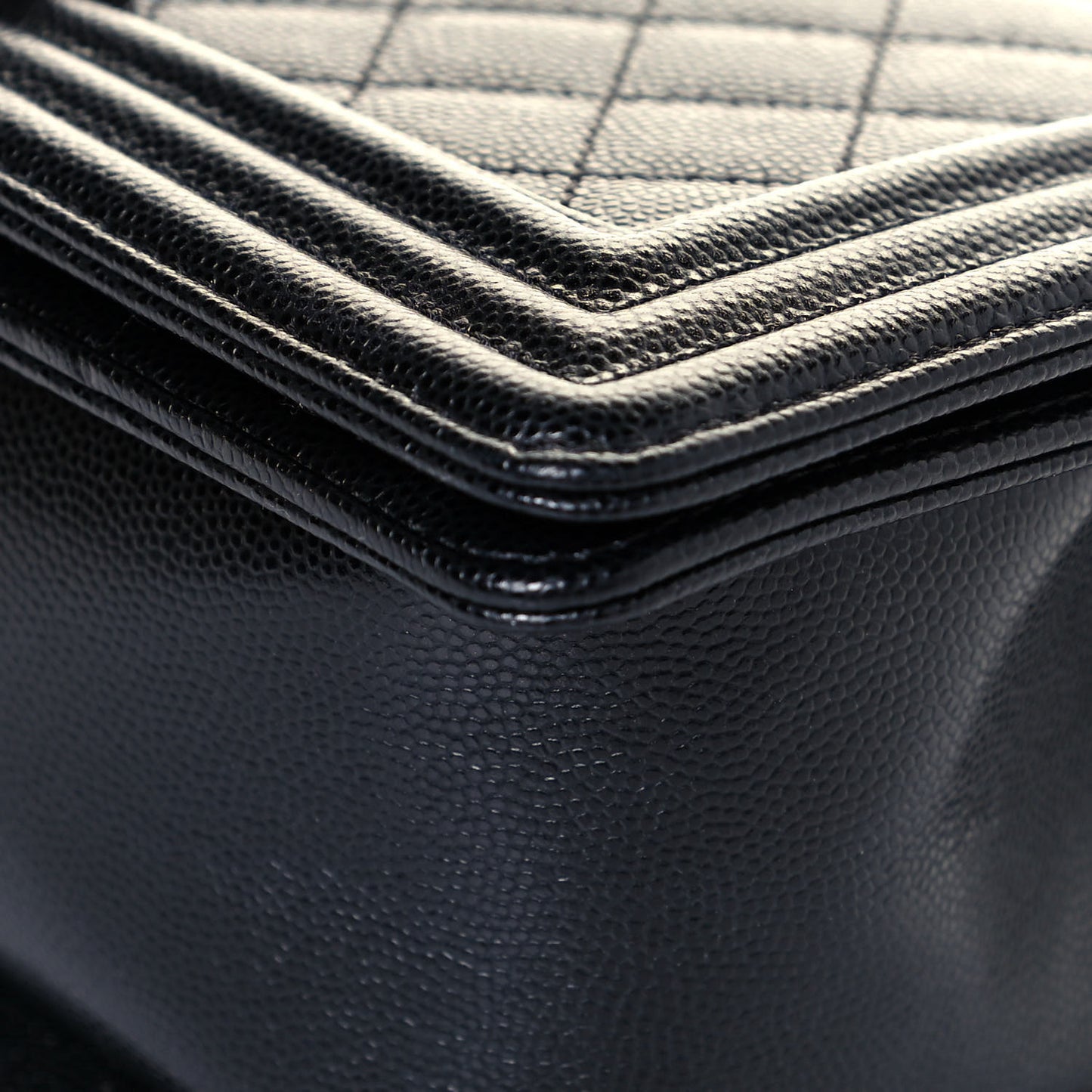 Caviar Quilted Medium Boy Flap Black