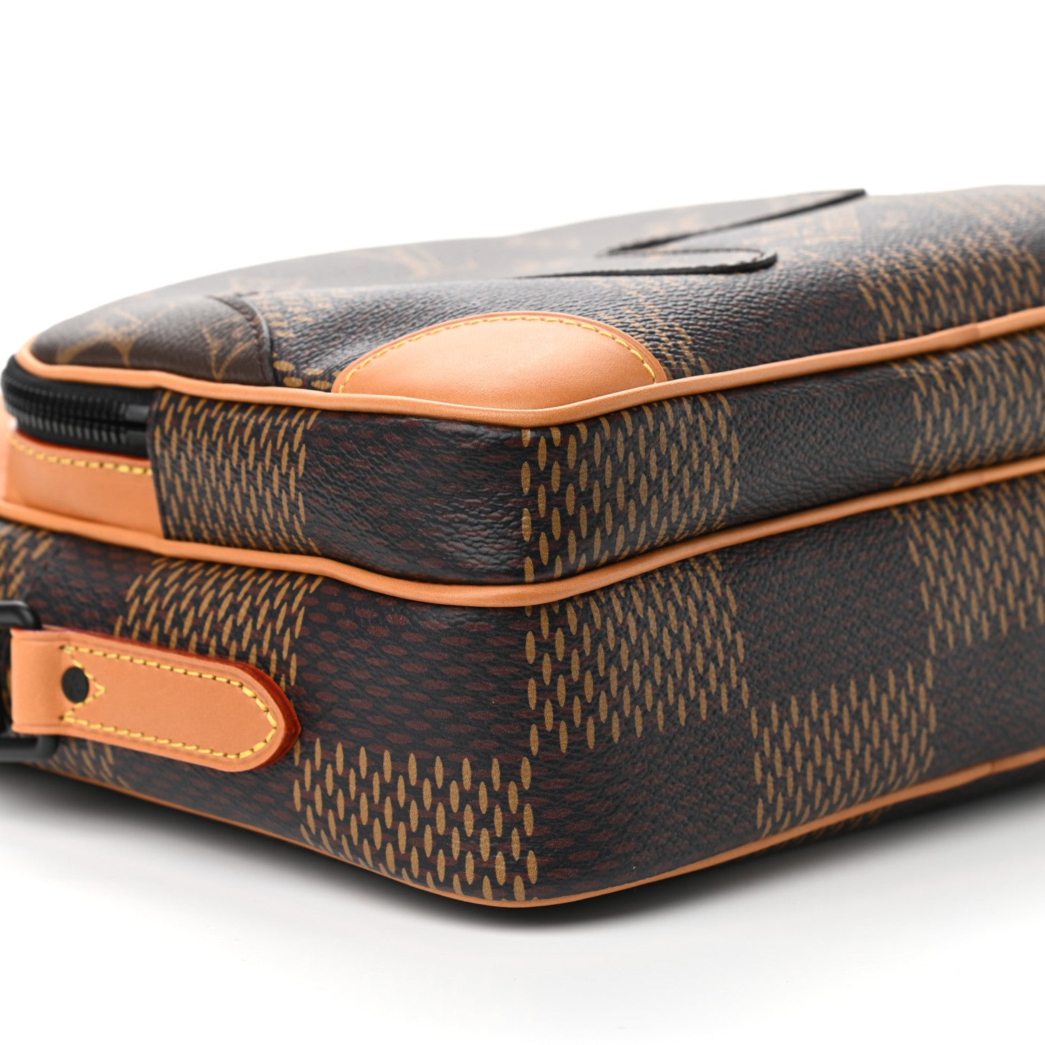 Louis Vuitton X NIGO Giant Damier Ebene Monogram Nil Messenger 6 of 9