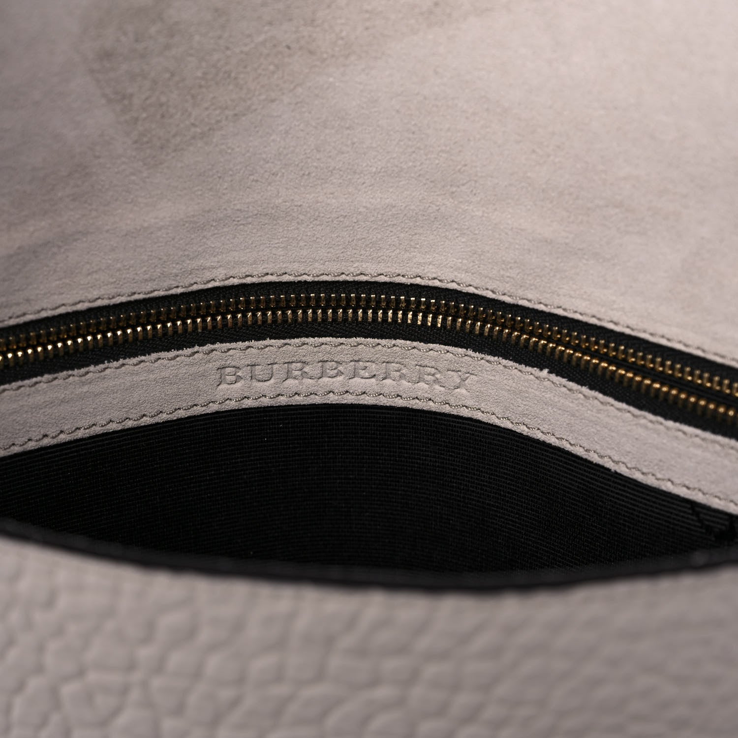 Burberry Signature Grain Medium Mildenhall Crossbody Bag Stone White 5 of 11