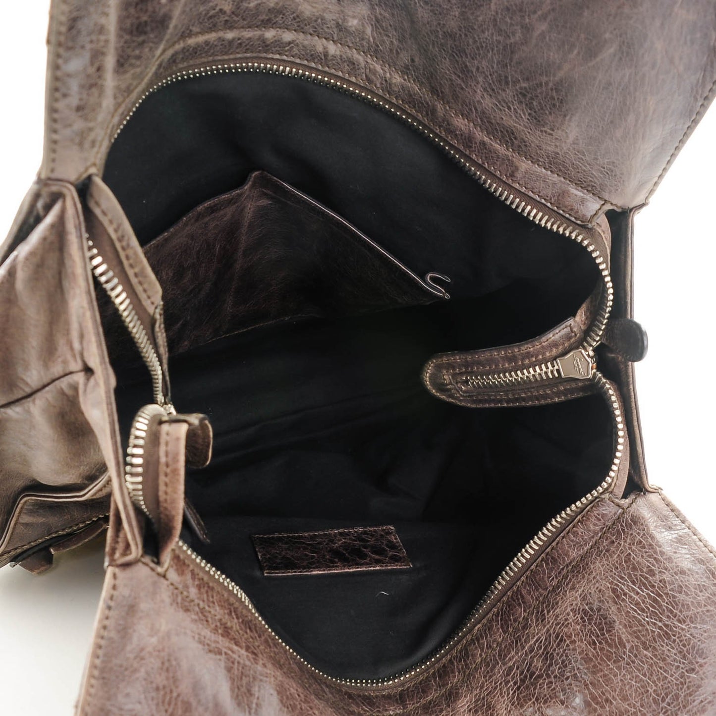 Agneau Giant Brogues Hardware Folder Charbon