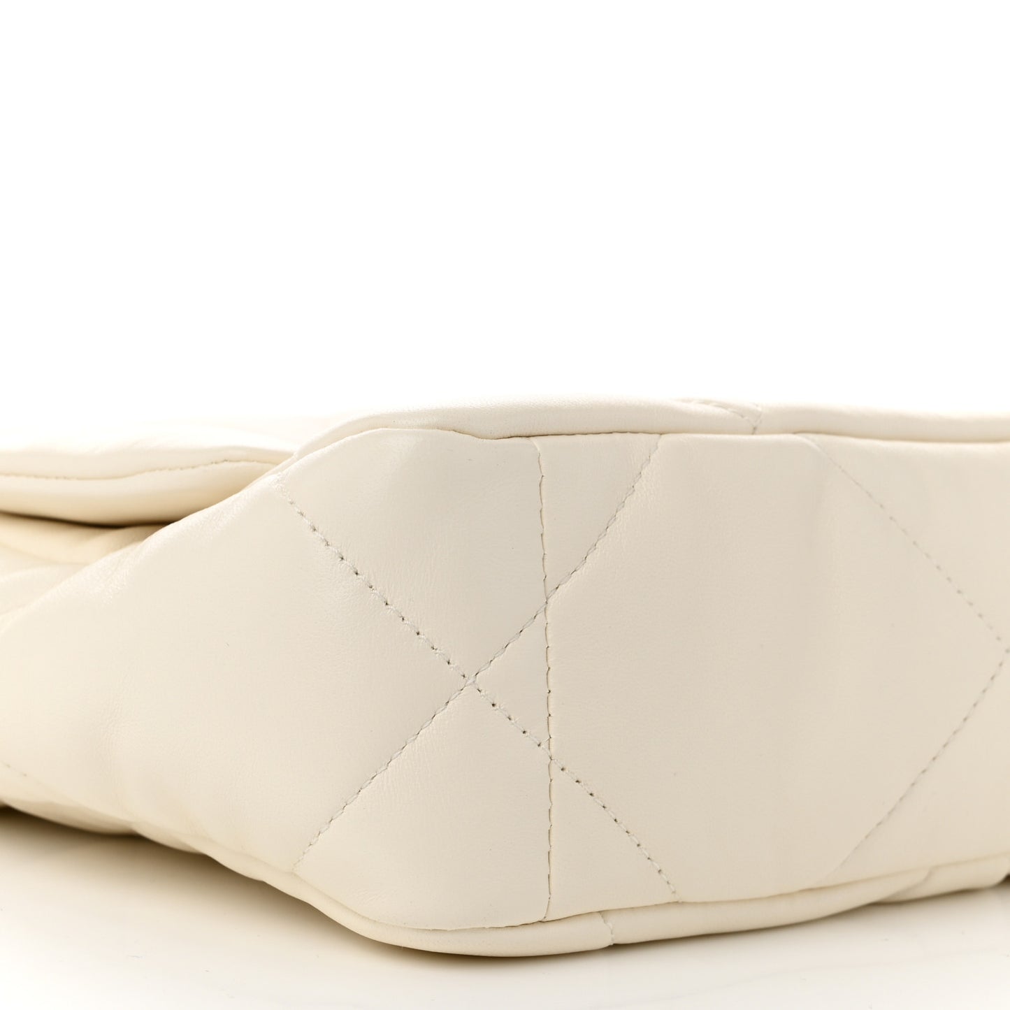 Lambskin Quilted Medium Chanel 19 Flap White