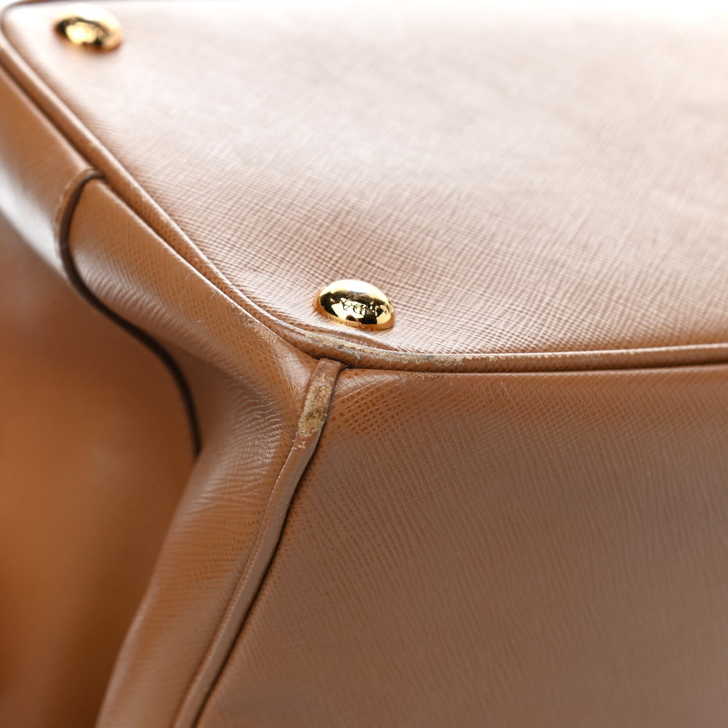 Saffiano Medium Galleria Double Zip Tote Caramel