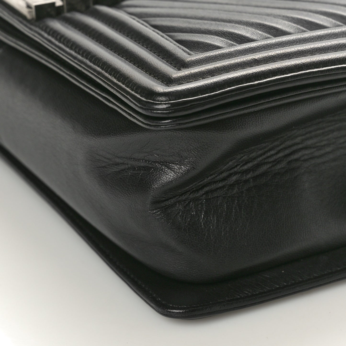 Lambskin Pleated Medium Boy Flap Black
