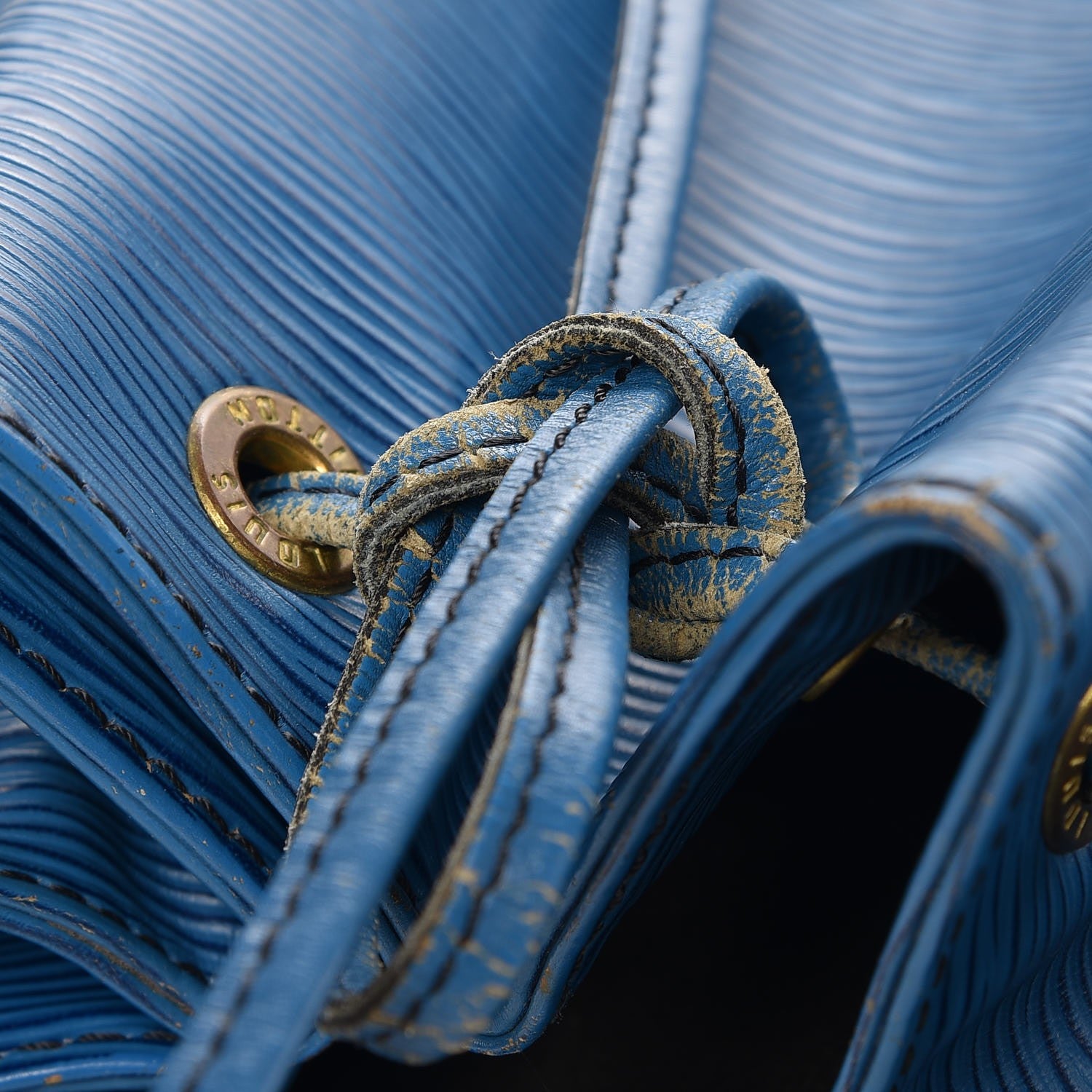 Louis Vuitton Epi Noe Toledo 9 of 17