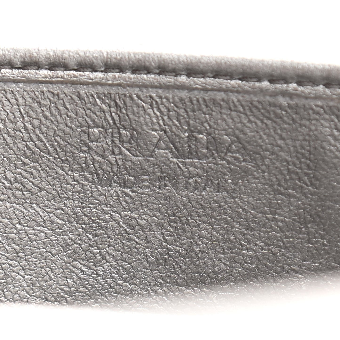 Metallic Nappa Impunture Diagramme Chain Wallet Cromo