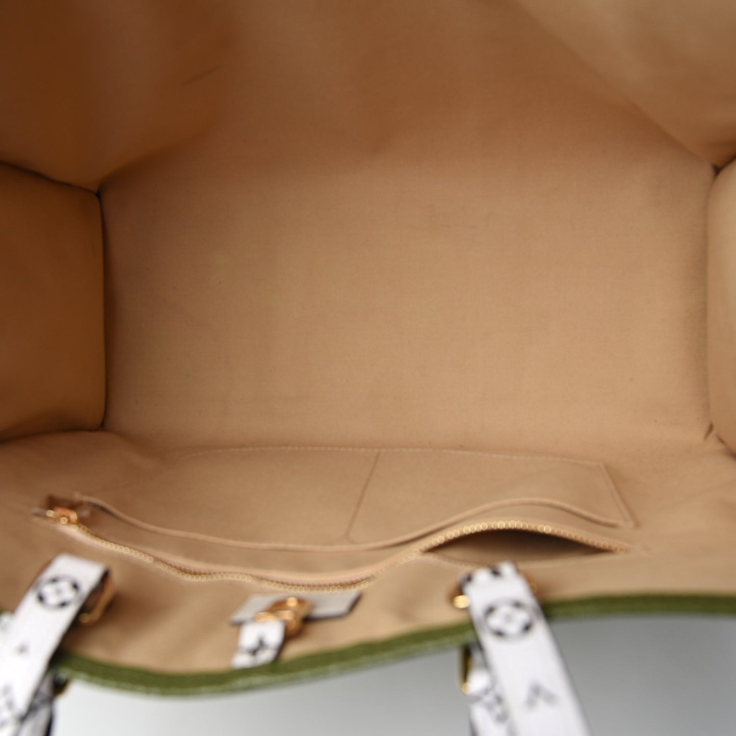 Monogram Giant Onthego GM Kaki Beige