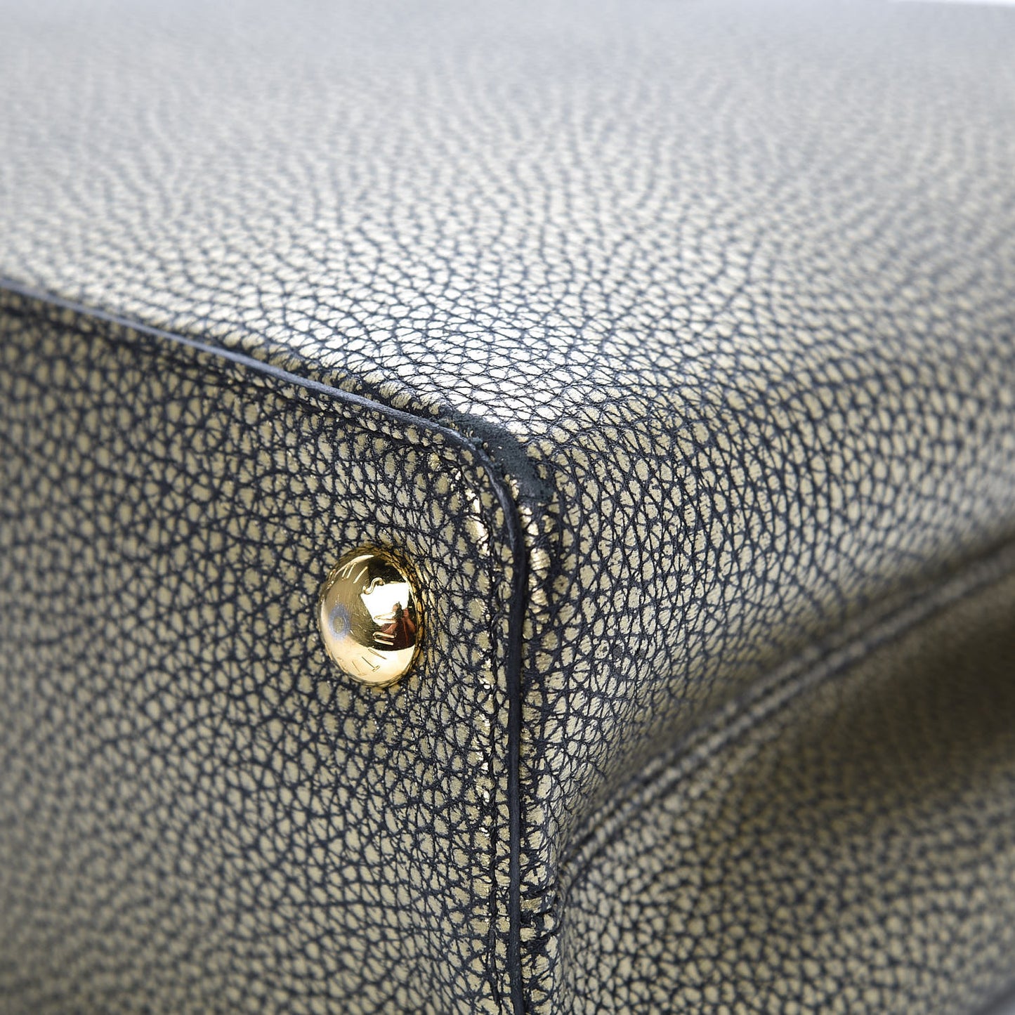 Metallic Taurillon Capucines PM Gold
