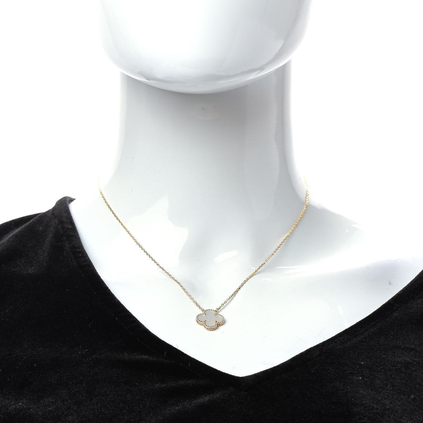 18K Yellow Gold Mother of Pearl Vintage Alhambra Pendant Necklace