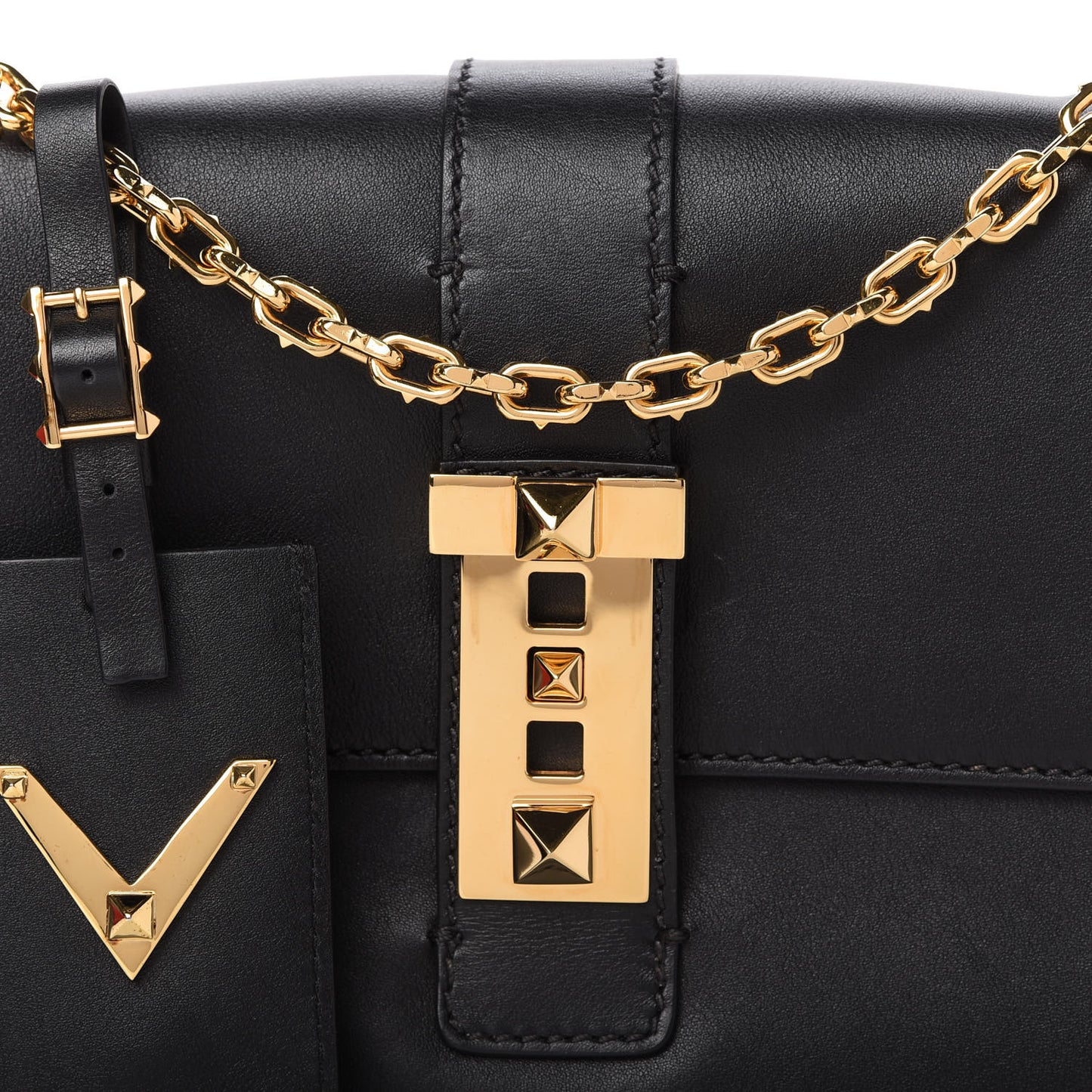 Grained Calfskin B-Rockstud Flap Black