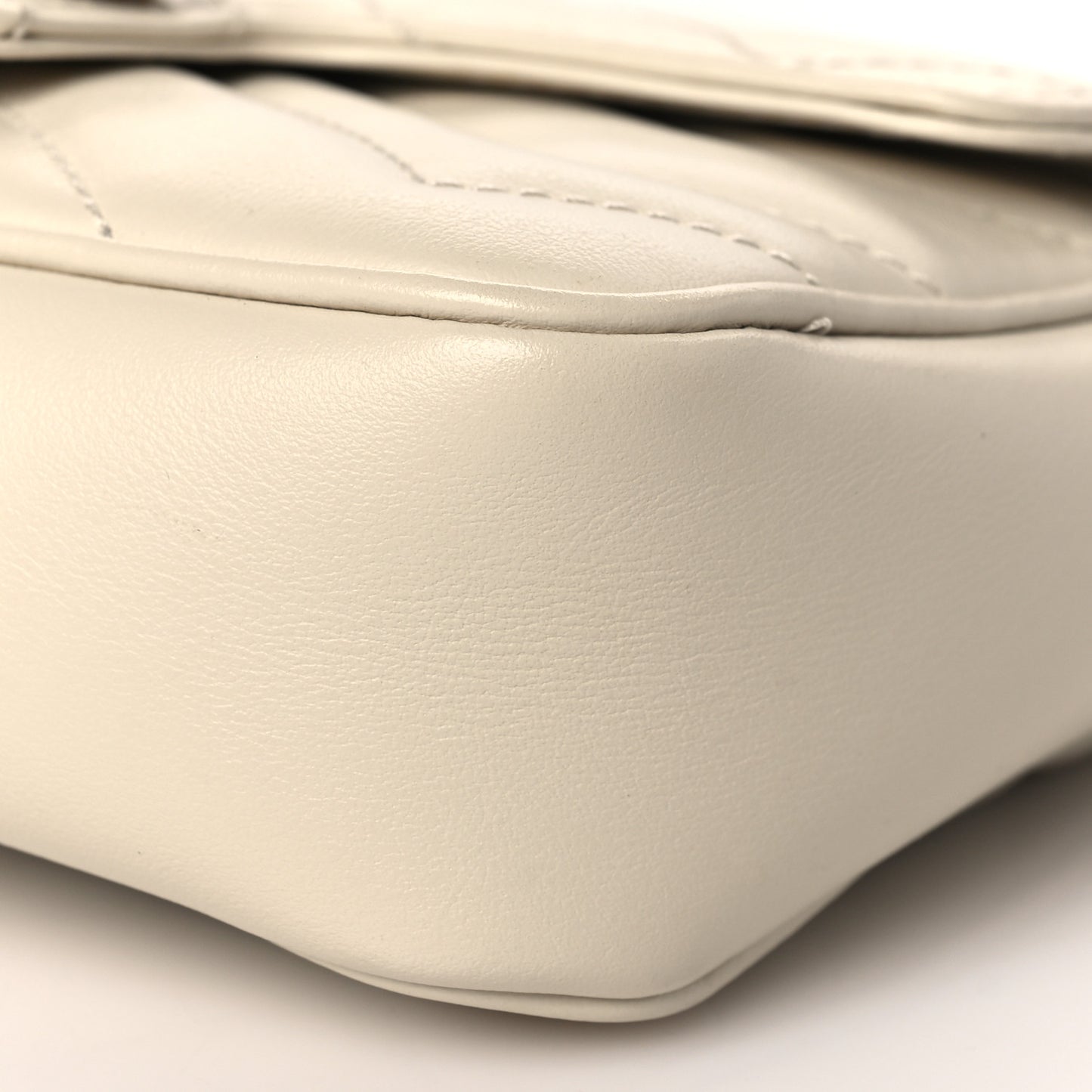 Calfskin Matelasse Super Mini GG Marmont Shoulder Bag White